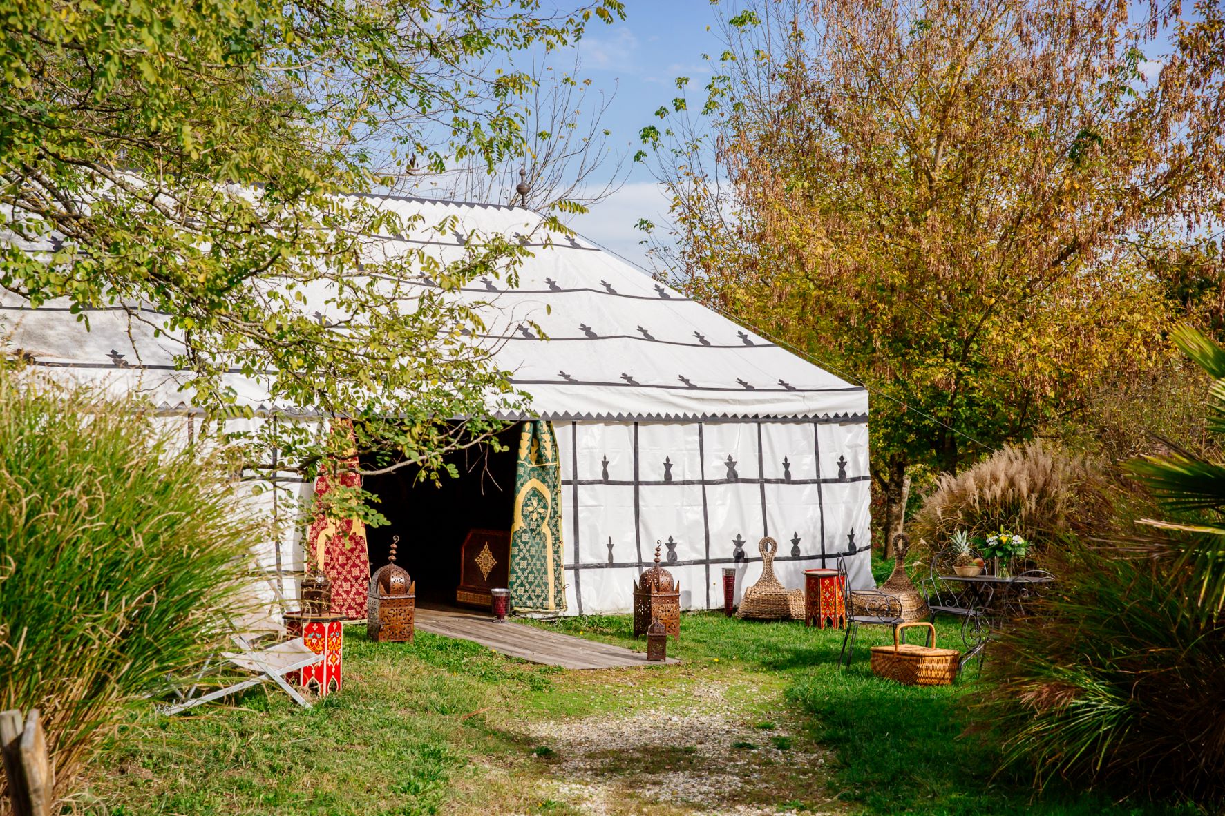 Tente Caïdale : une expérience immersive en pleine nature à Le Nizan — vue intérieure