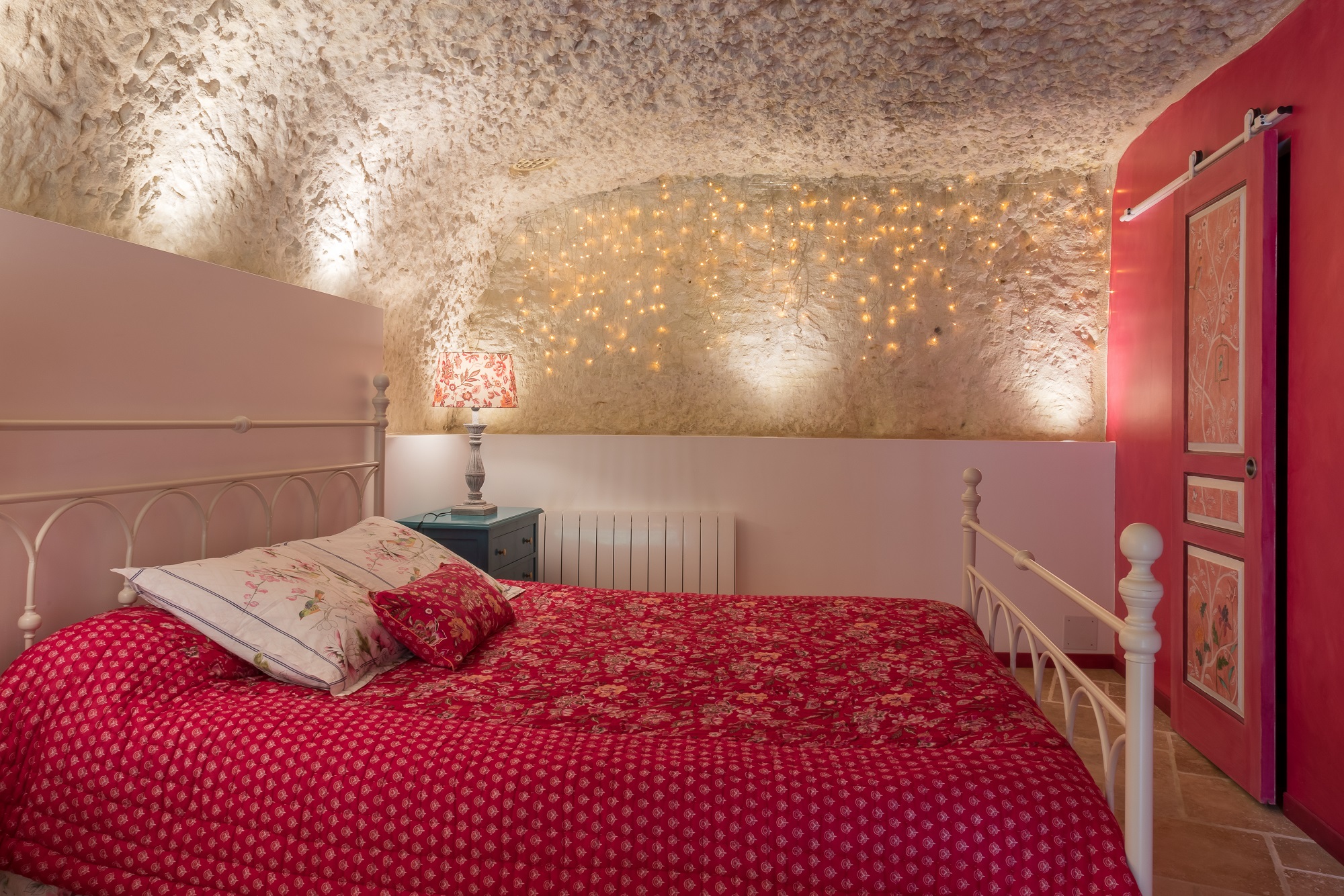 Évasion dans une maison troglodyte au cœur du Val de Loire à Noizay — salle de bain