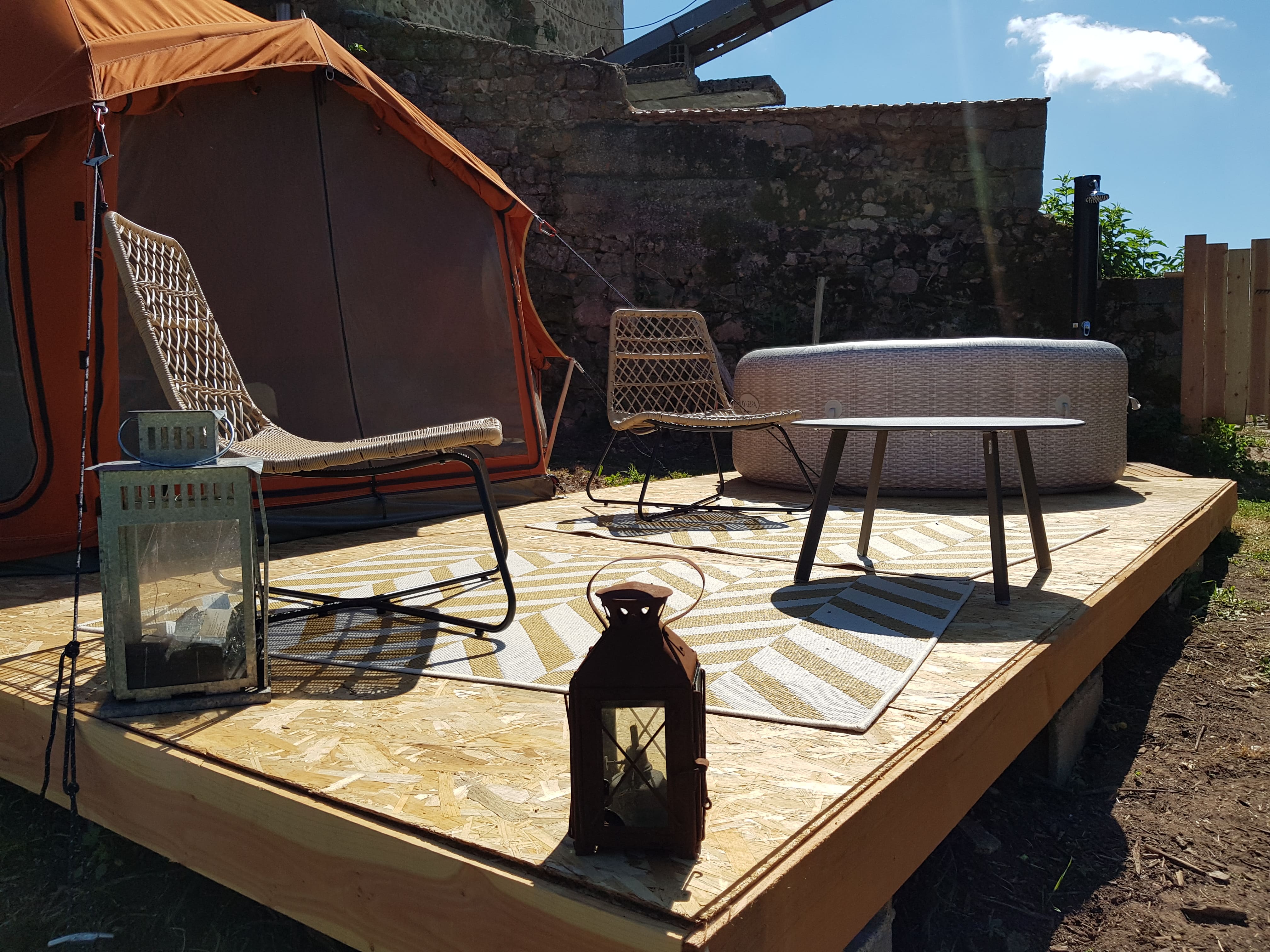 Nuit Bédouine & Spa : une expérience unique en pleine nature à Longessaigne — salle de bain