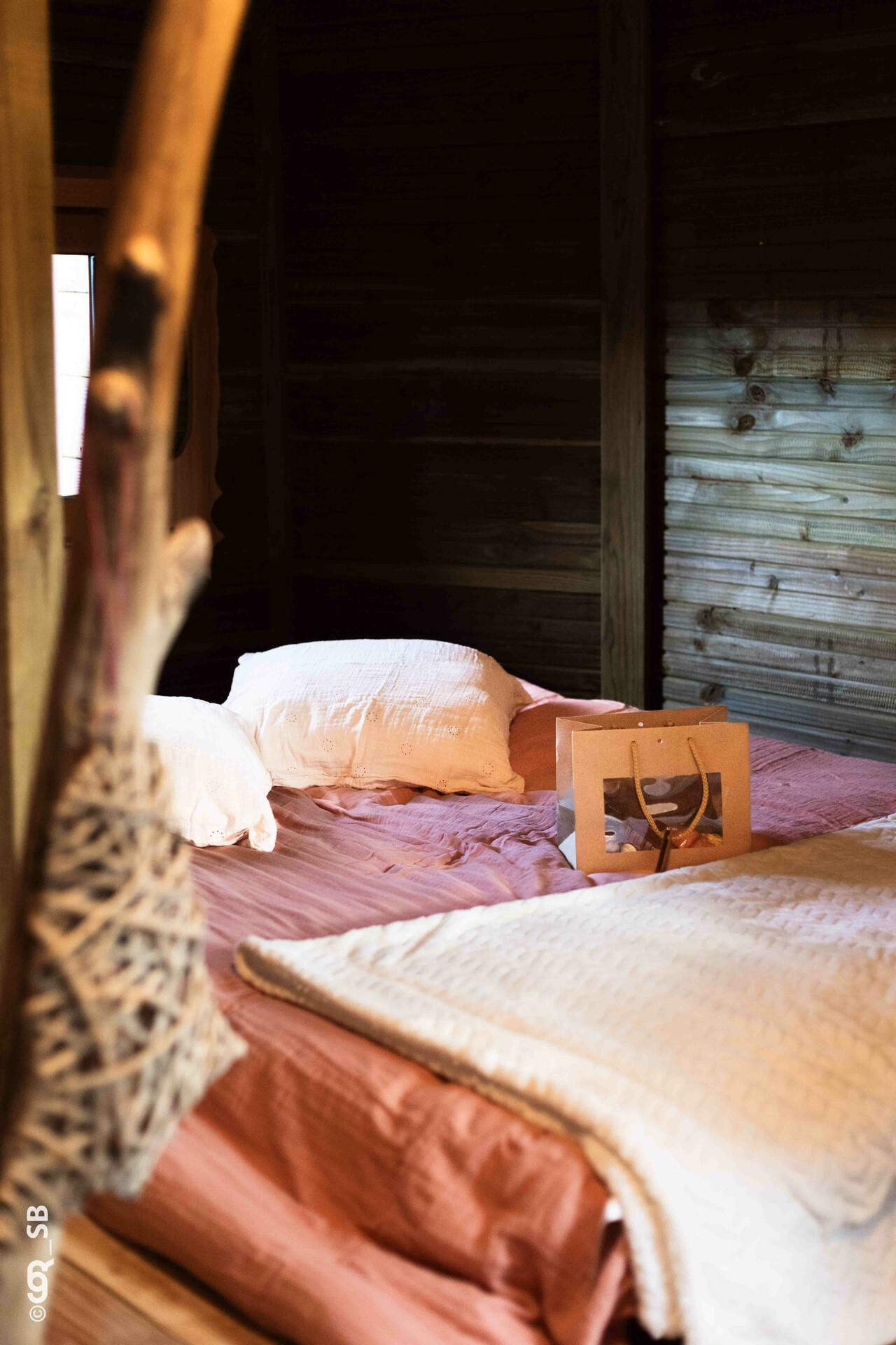 Cabane HERON — Séance sauna offerte à 8m de hauteur dans le Rhône à Ronno — espace de vie