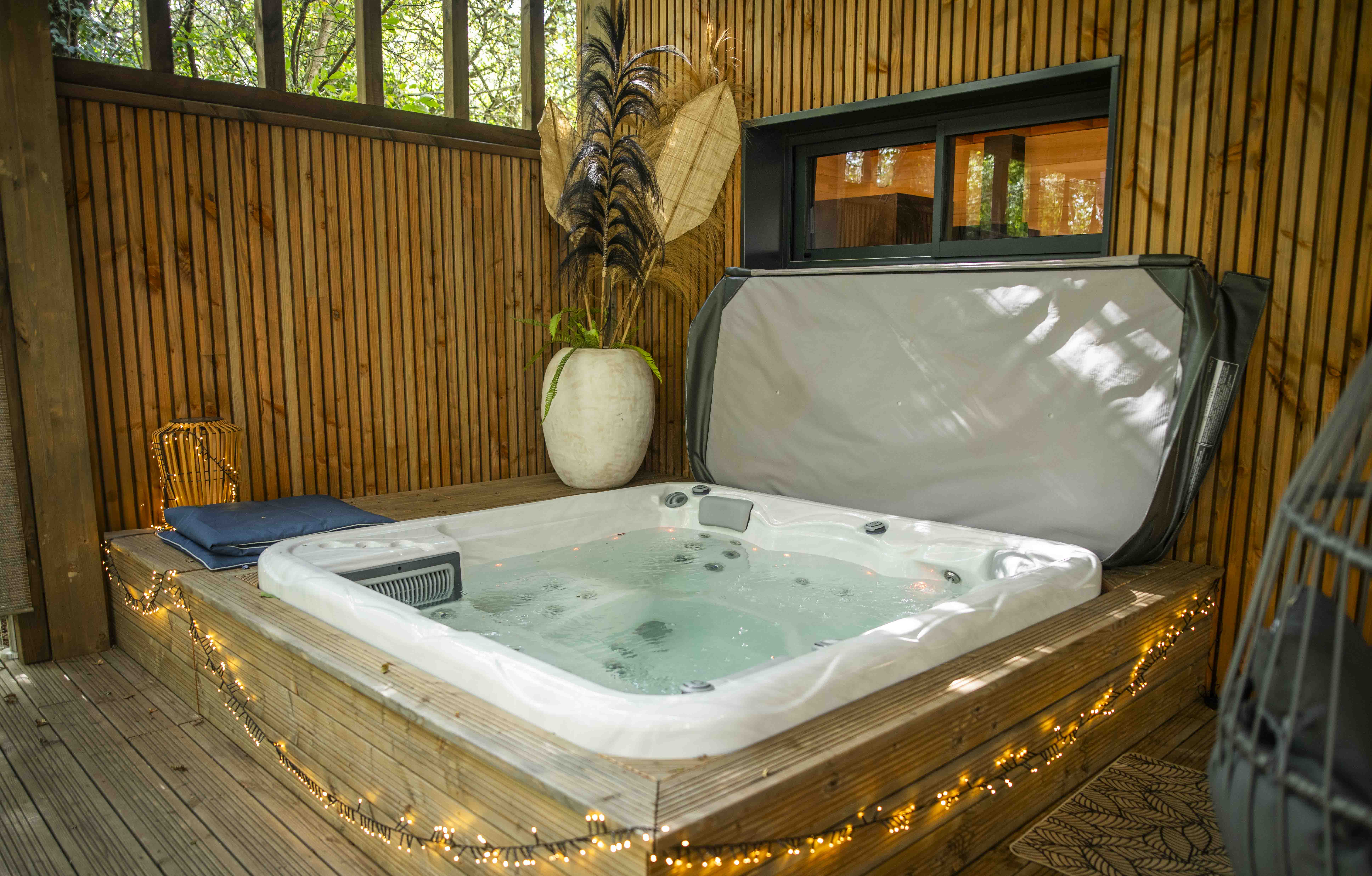 CASA HIMALA & SPA — Cabane sur pilotis avec spa à Ségala (Aveyron) à Anglars-Saint-Félix — cuisine