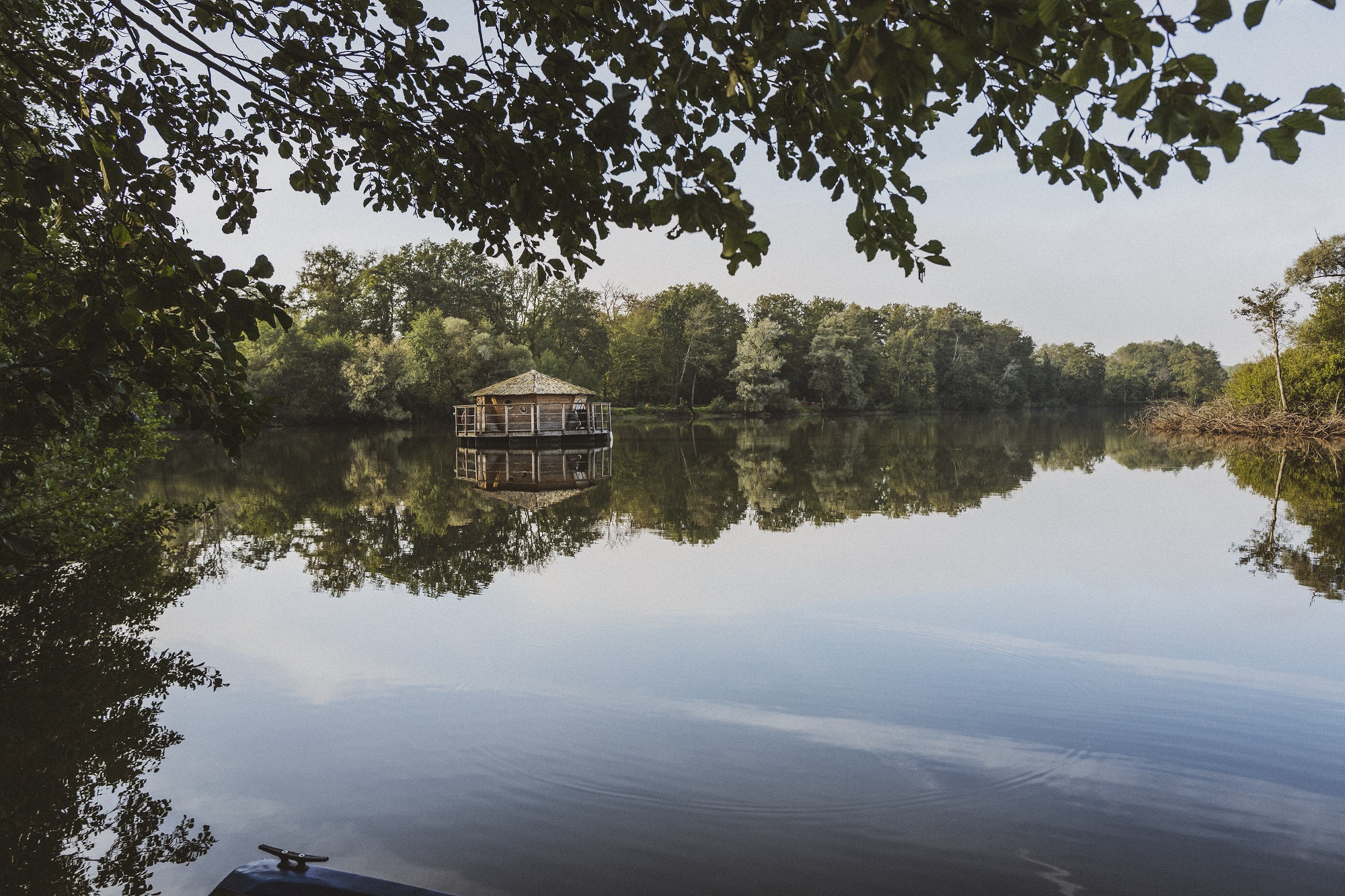 Cabane Spa Lagon : une évasion sur l'eau en Franche-Comté à Chassey-Lès-Montbozon — vue intérieure