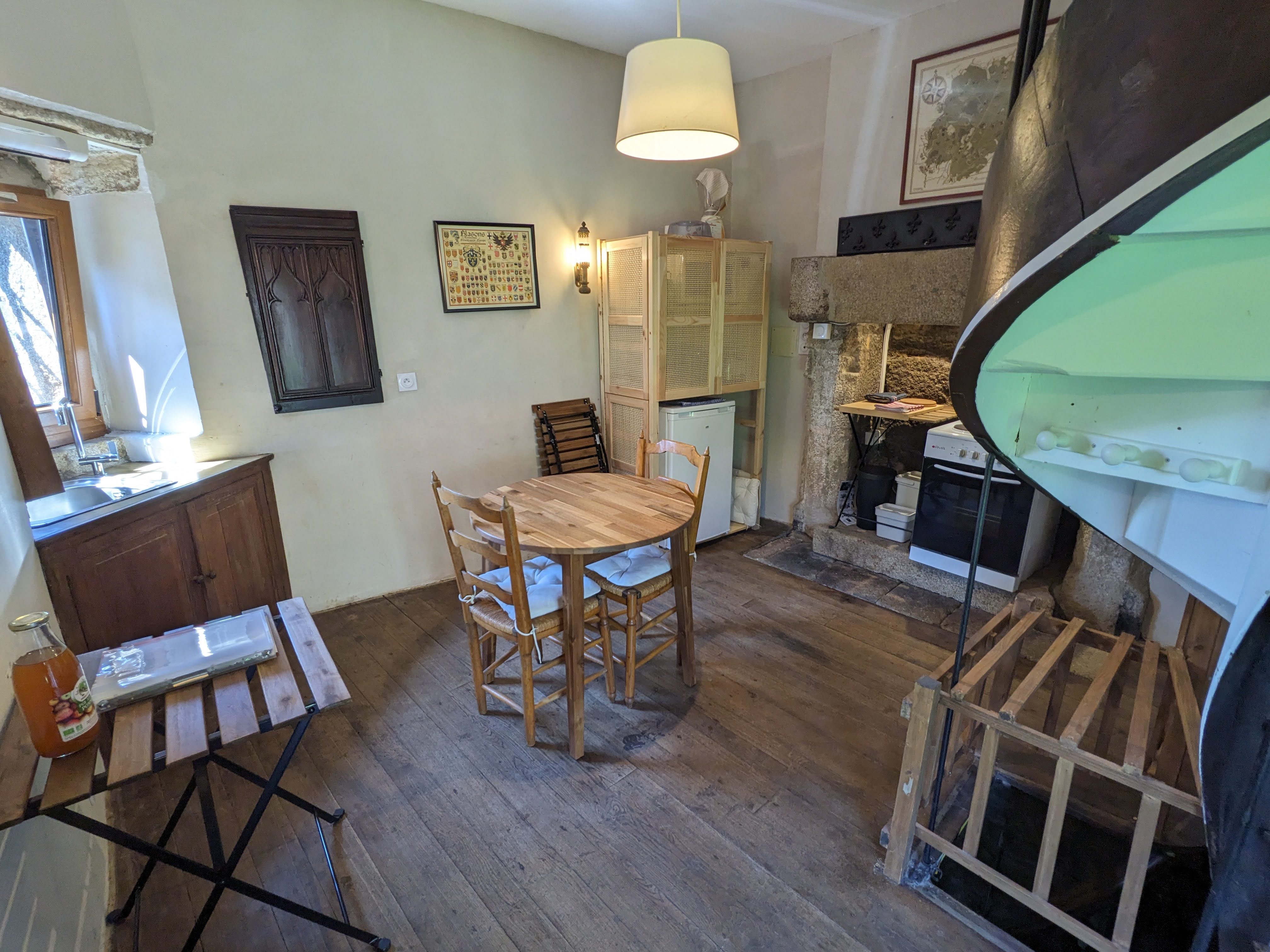 La tour médiévale du Château de la Carrée — Séjour romantique en Bretagne à Saint-Germain-en-Coglès — cuisine