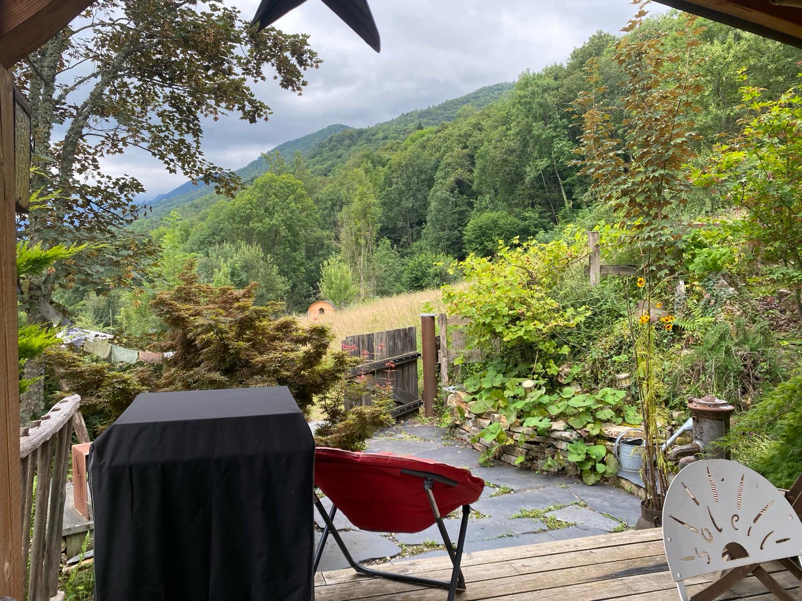 Cabane Petit Bouddha : une évasion en pleine nature à Arrien En Bethmale — espace de vie