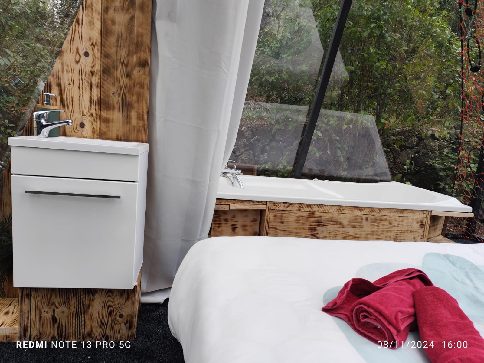 Une expérience inclassable au cœur de la Provence à Carnoules — vue depuis la terrasse
