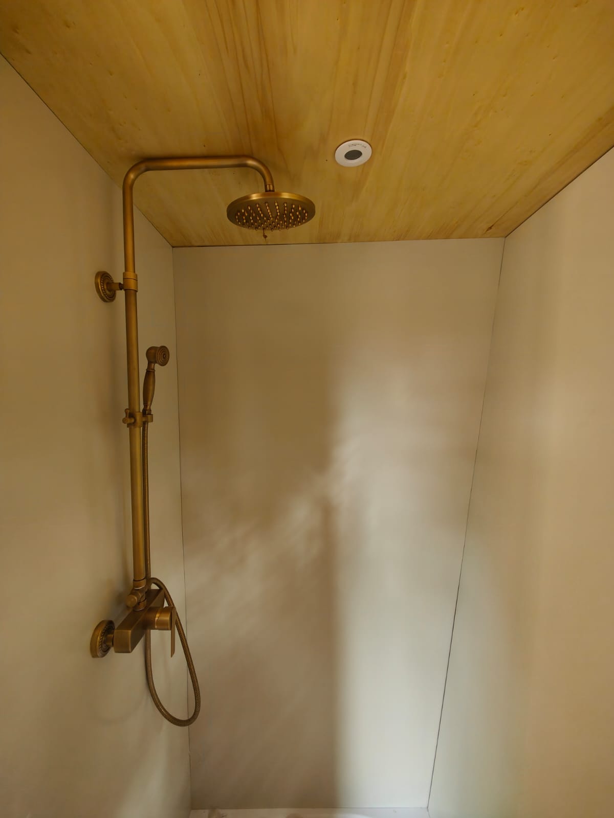 Moose Tiny House Ambur : une escapade insolite en Auvergne à Saint Jacques D'ambur — détail architectural