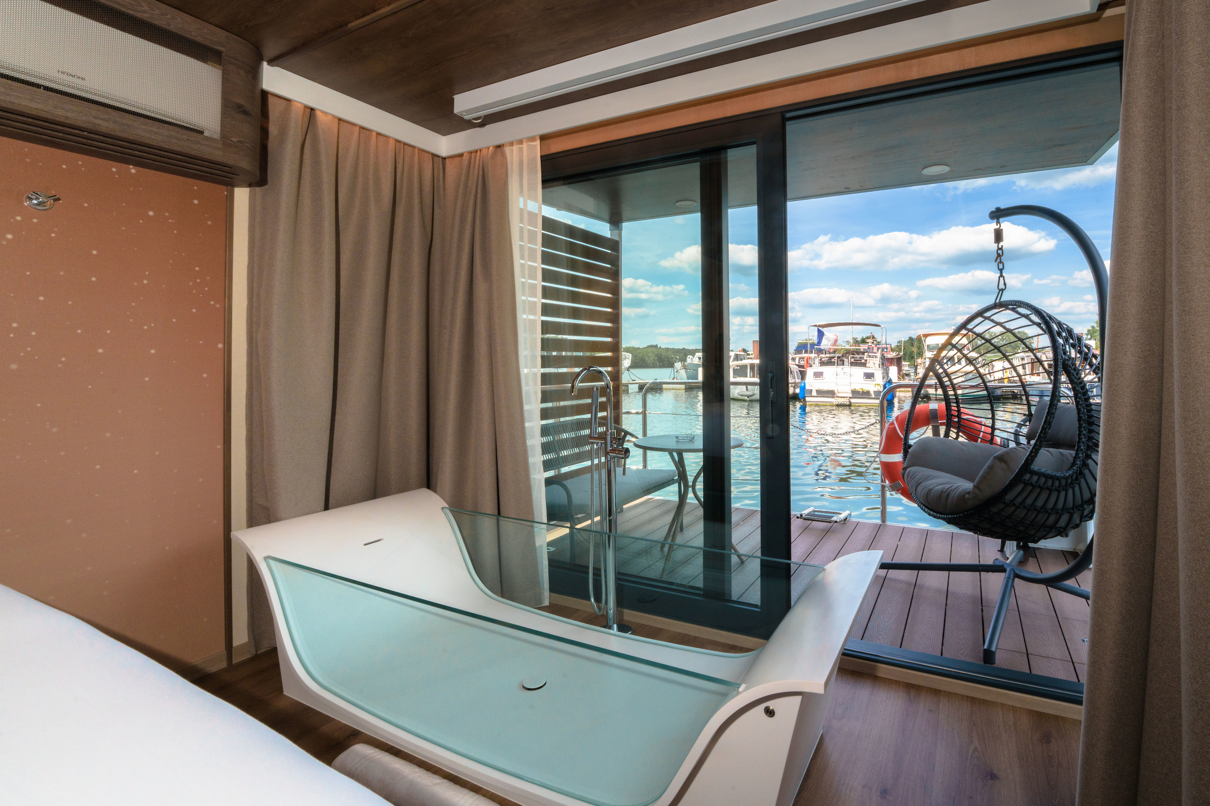 Suite flottante Supérieure — Maison insolite avec rooftop à Saint Fargeau (Seine-et-Marne)