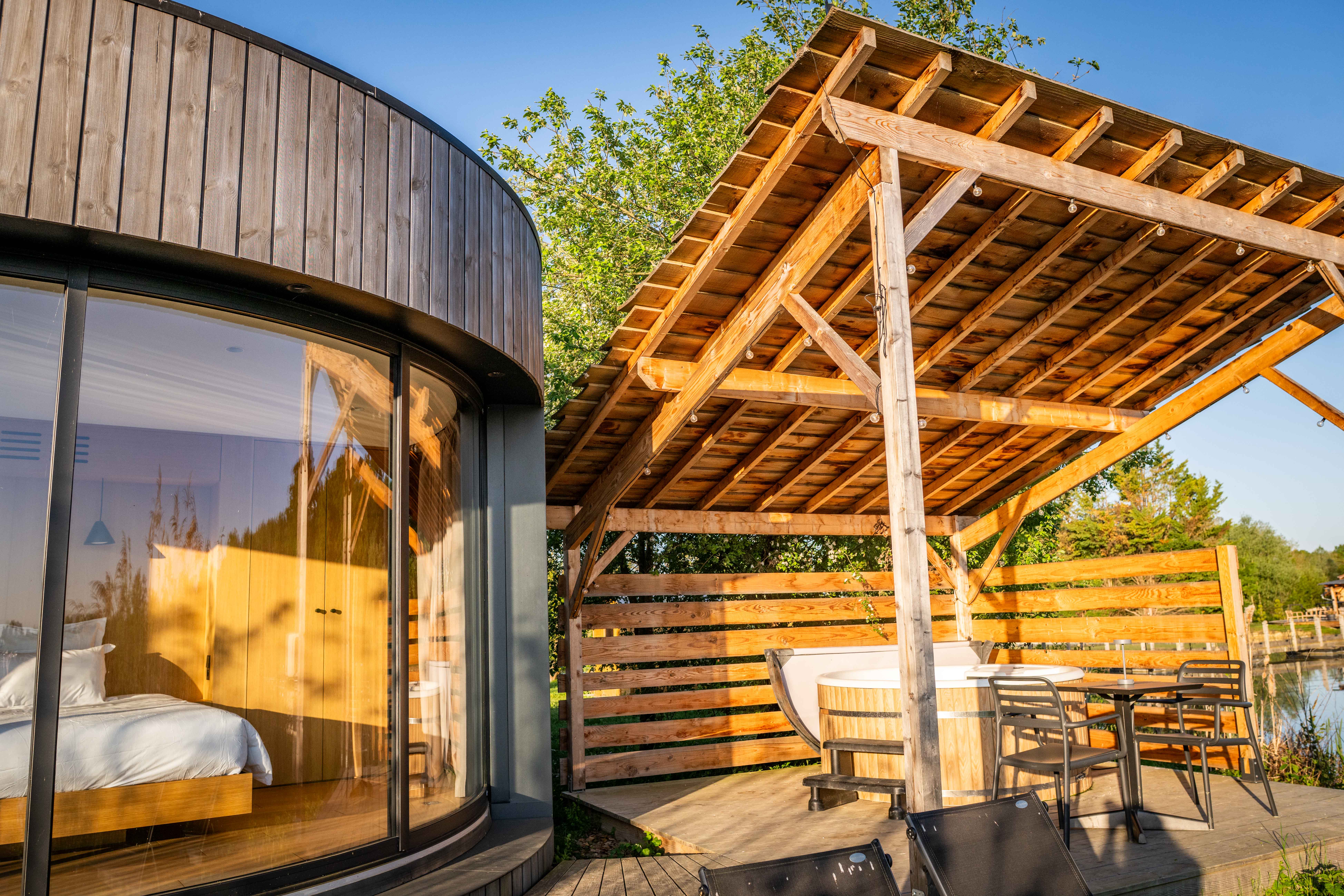 LUMIPOD SPA ILE — Cabane au bord de l'eau avec spa à Ain à Meillonnas — cuisine