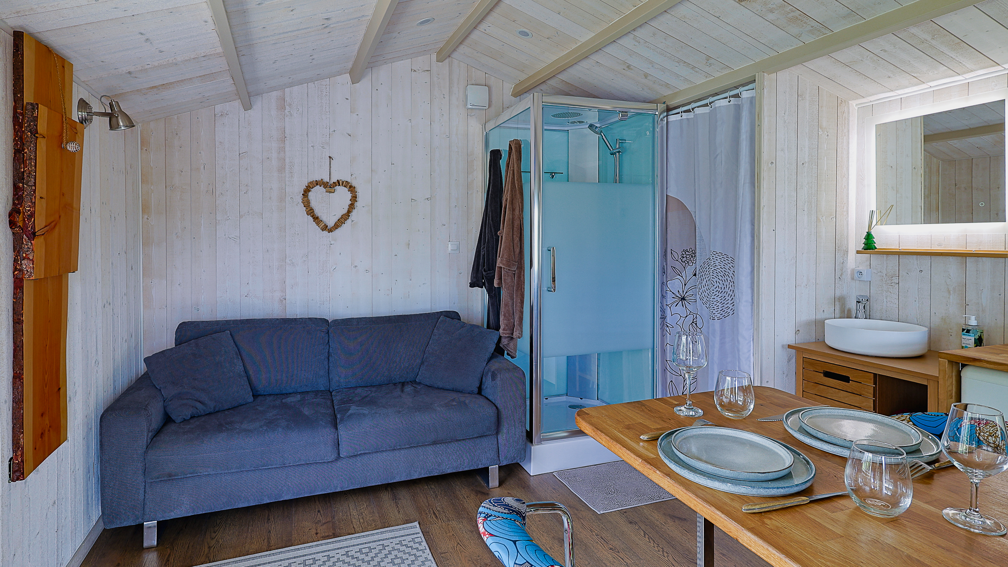 Chalet bord de Seine & Spa : une évasion romantique en Île-de-France à Carrières-Sous-Poissy — vue depuis la terrasse