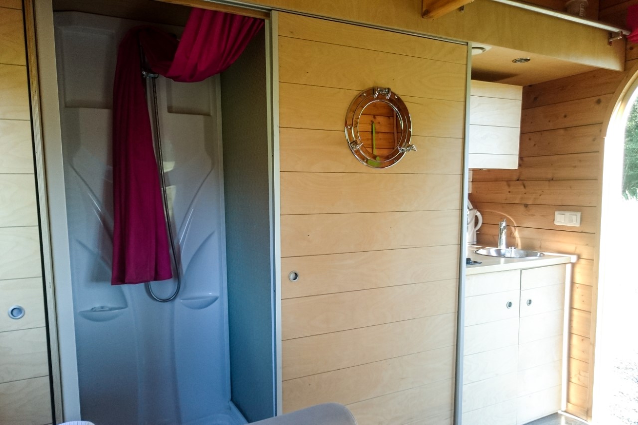 Carré d'étoiles Vénus : une cabane poétique au cœur de la nature à La Chapelle Blanche St Martin — vue depuis la terrasse