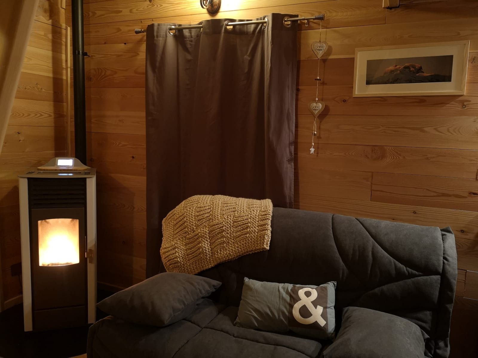 Cabane Le Jas du chamois : une échappée belle sur pilotis à Le Lauzet Ubaye — environnement naturel