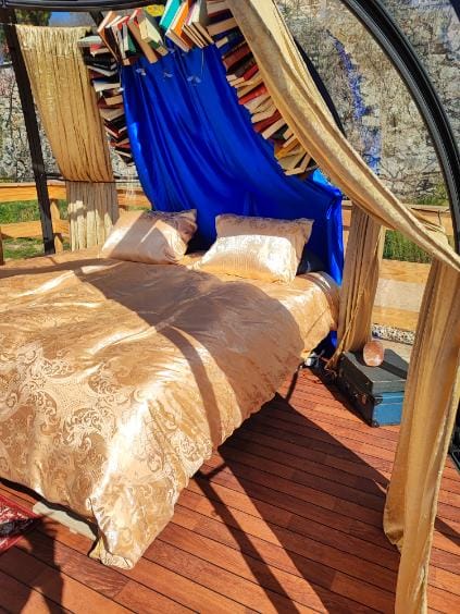 CHAMBRE DU SECRET — Bulle féérique avec spa à Rhône à Quincié-en-Beaujolais — vue depuis la terrasse