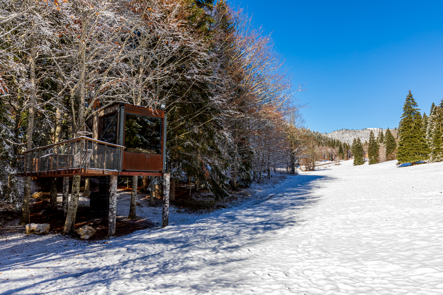 Cabane perchée au cœur de la nature à Autrans — vue intérieure