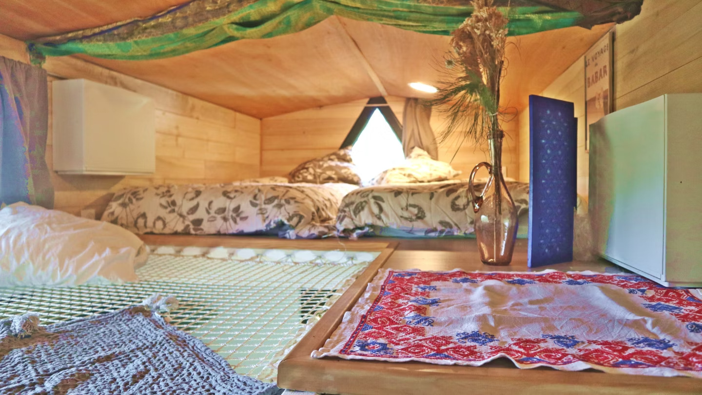 Tiny House Boho Océan — Évasion nature avec spa en Gironde à Gironde-sur-Dropt — vue intérieure