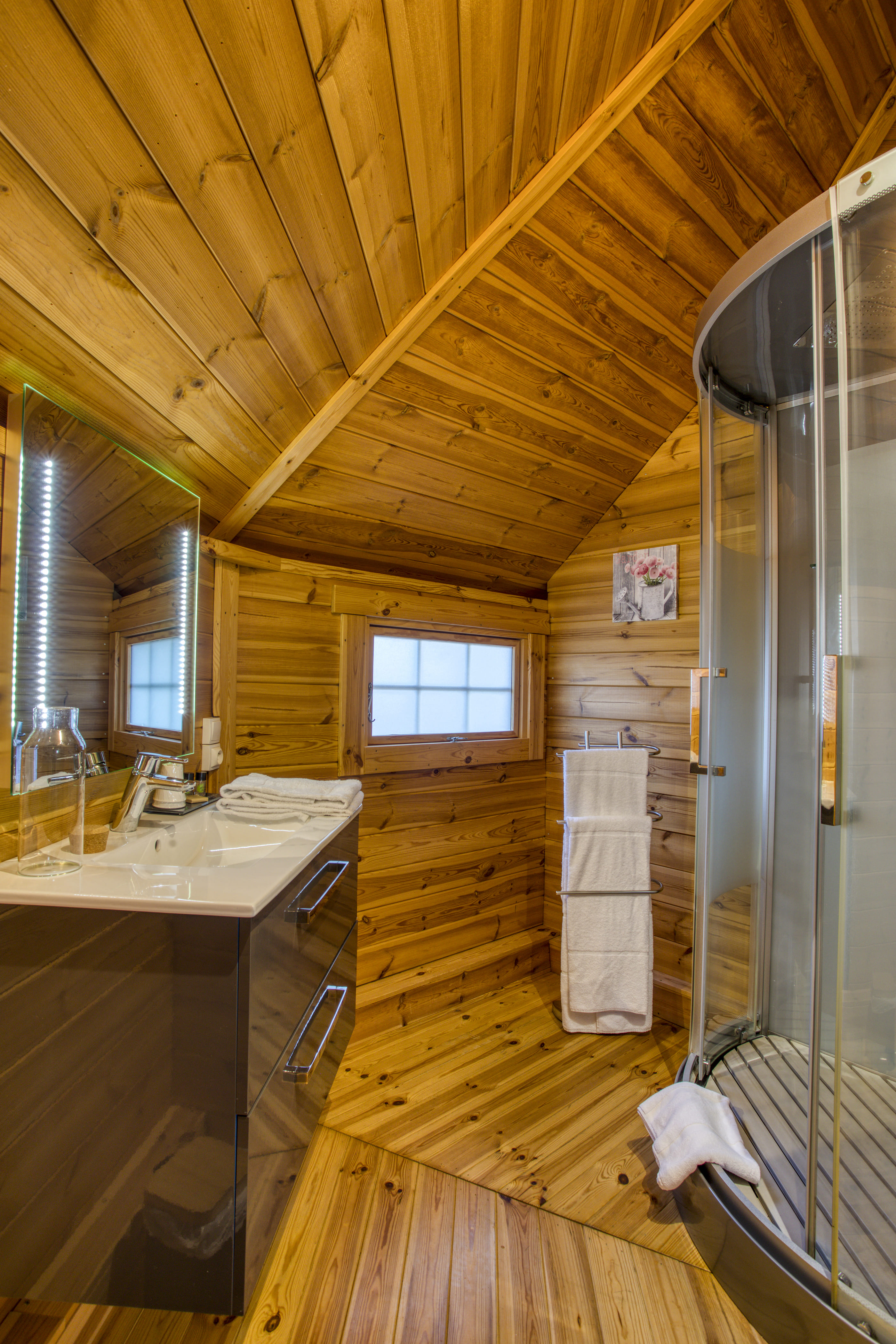 La Cabane Spa du Charme : un cocon enchanteur en Aquitaine à Saint Cybranet — détail architectural