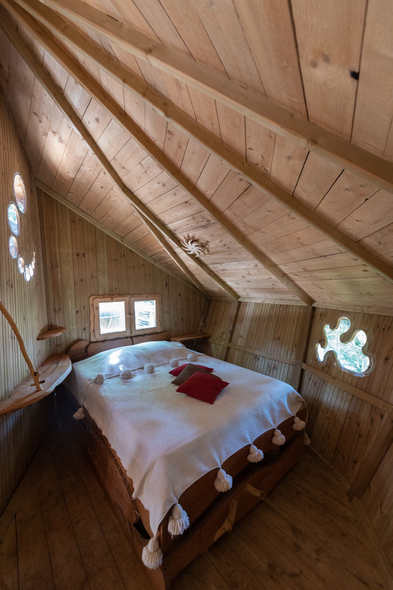 Cabane Castor : une expérience unique dans les arbres à Saint-Julien-Labrousse — vue depuis la terrasse