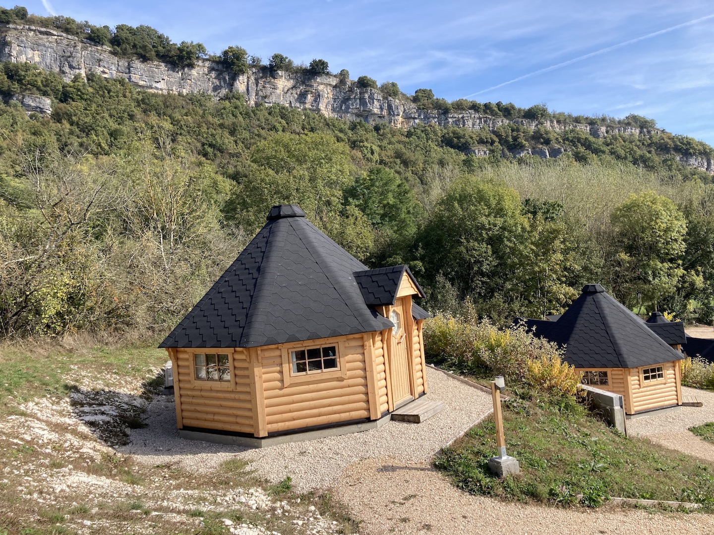 Kota Izieu : une immersion au cœur de la nature — Cabane à Izieu