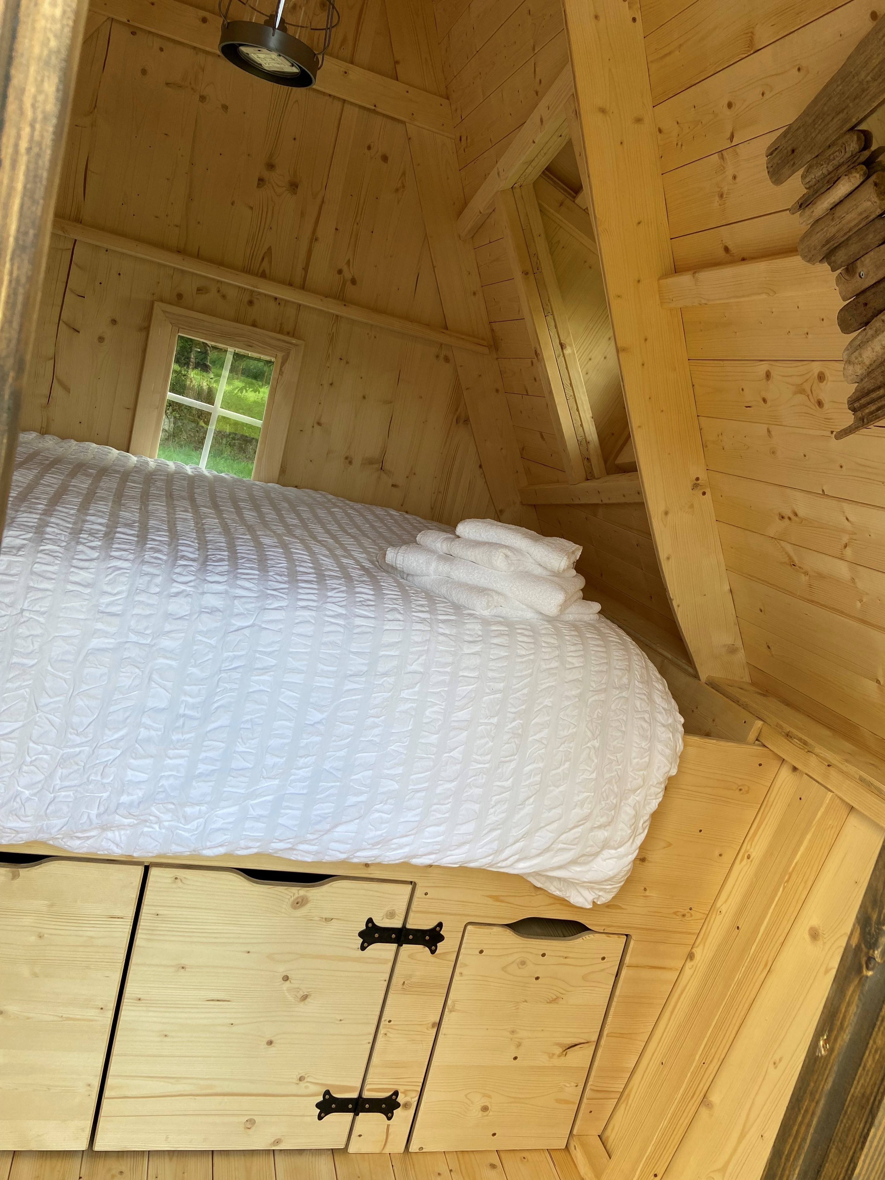 La Cabane des Korrigans : une expérience immersive en Bretagne à Boisgervilly — environnement naturel