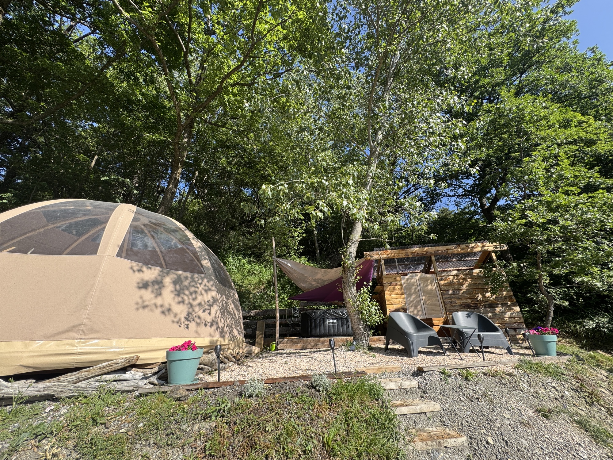 Wigwam montagnard & Spa — Nuit étoilée dans un wigwam en Hautes-Alpes à La Salle-les-Alpes — vue depuis la terrasse
