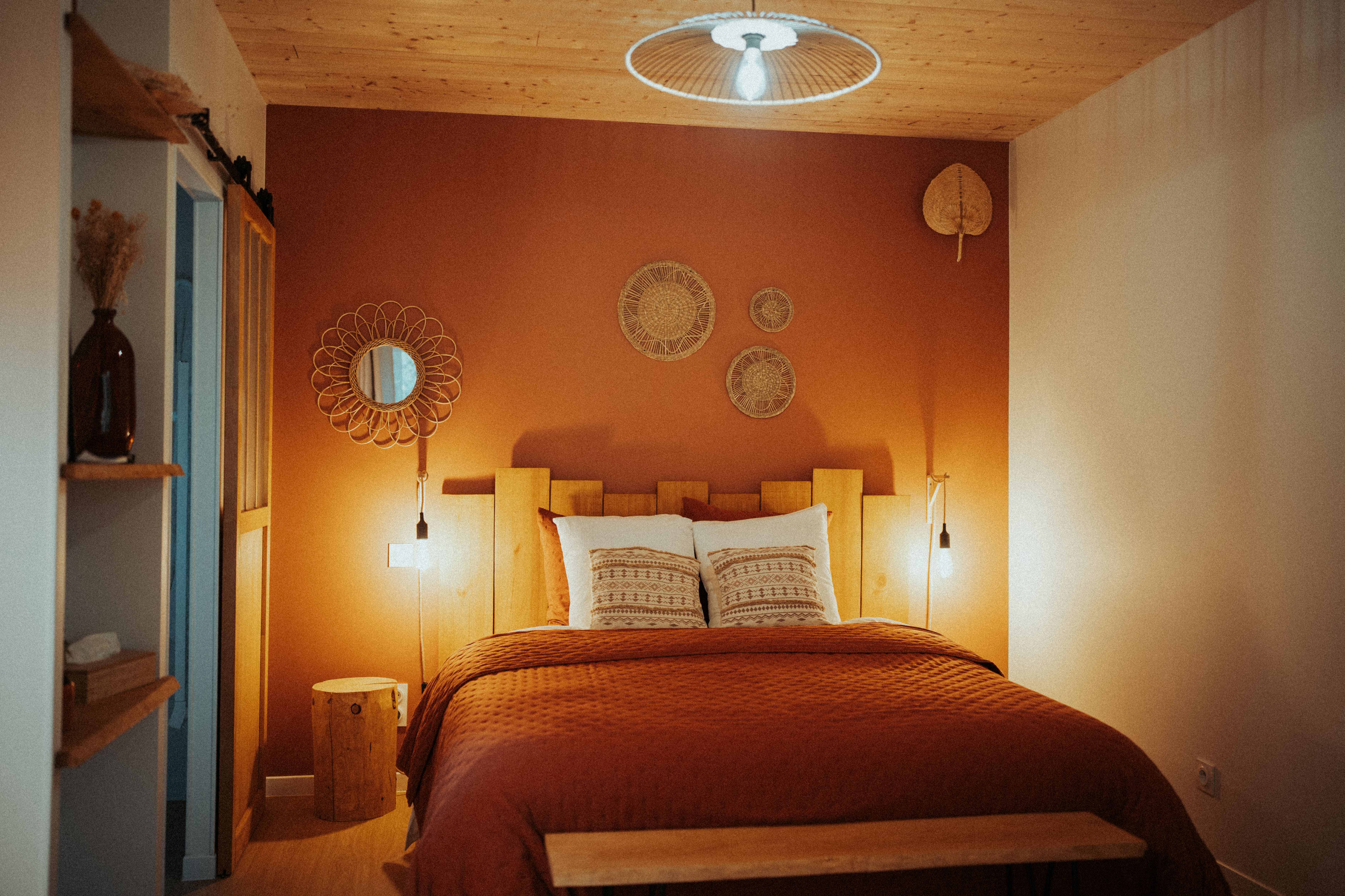 Évasion sensorielle dans une cabane avec spa en Midi-Pyrénées à Mercues — vue intérieure