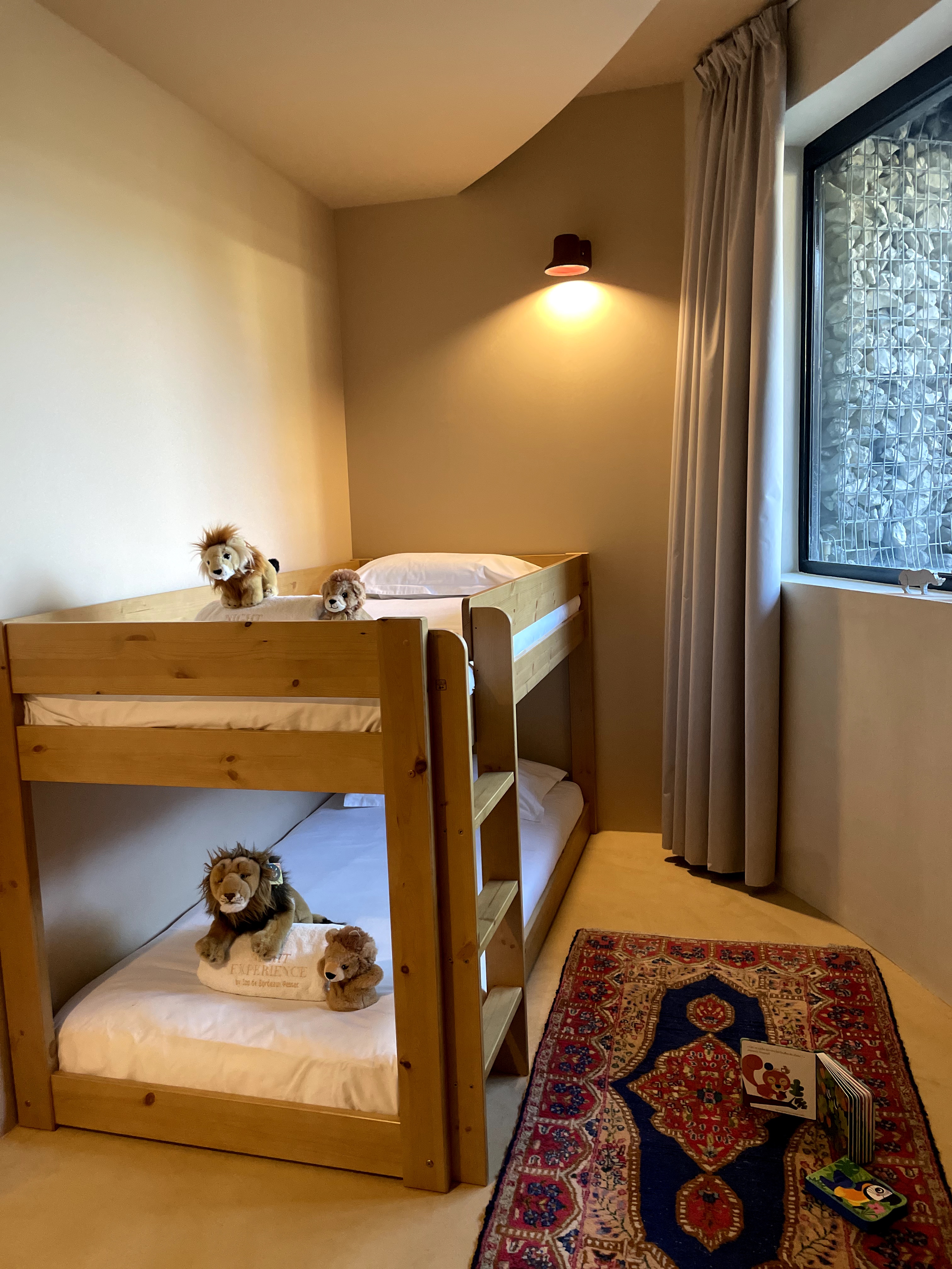 Lodge Lions : une expérience immersive en Aquitaine à Pessac — salle de bain