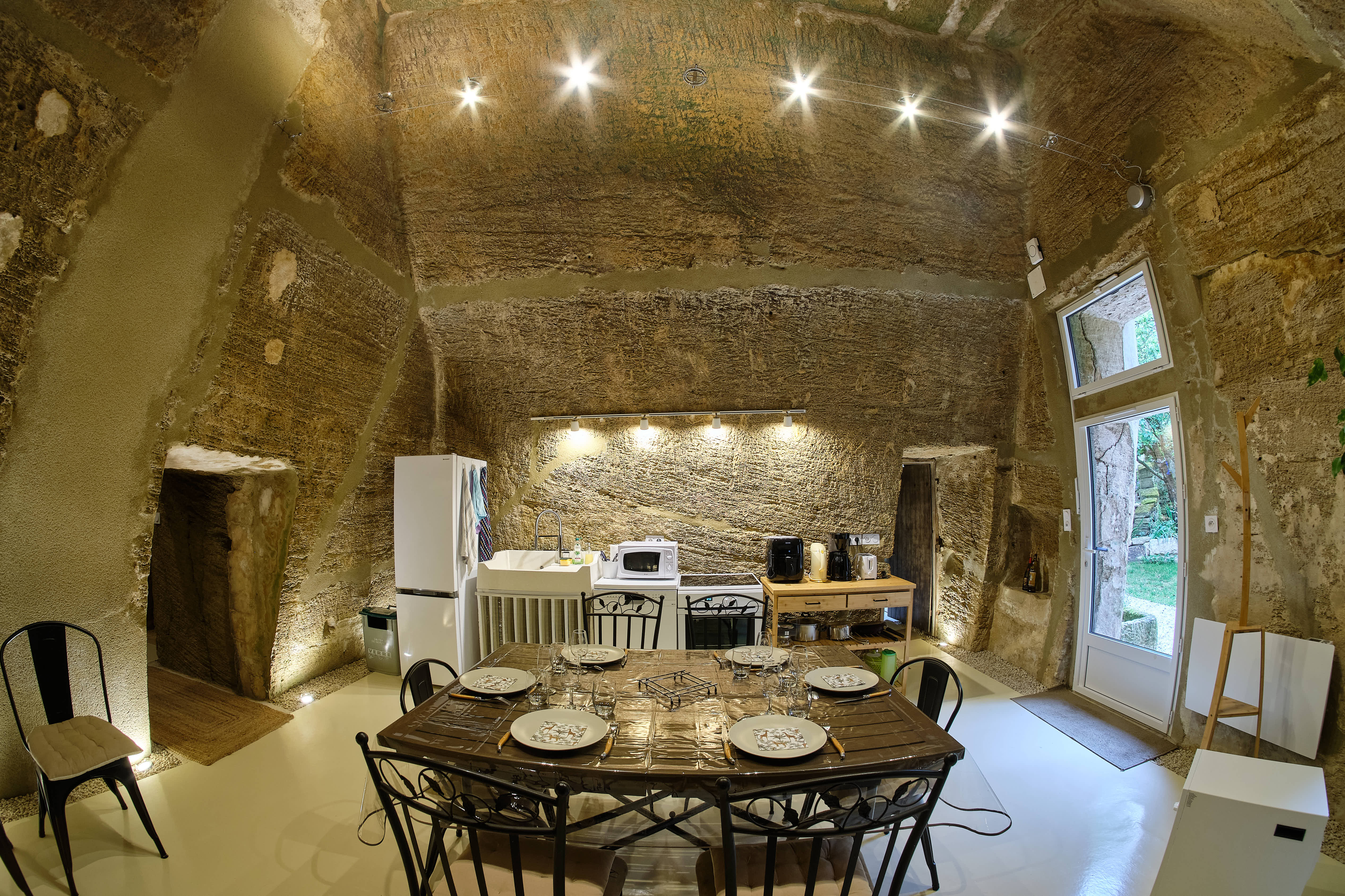 TrogloMoro — Maison troglodyte avec spa à Maine-et-Loire à Angers — environnement naturel
