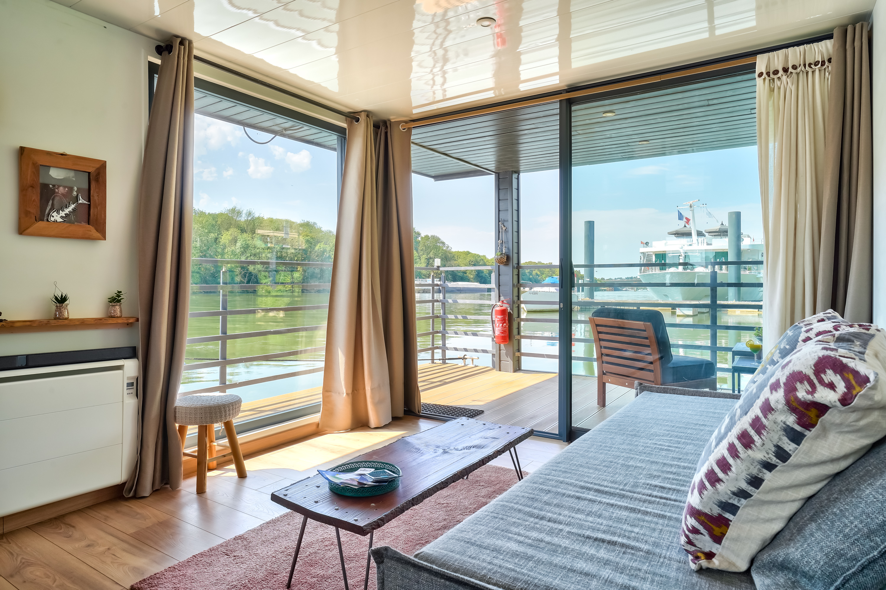 WeStay — Péniche avec vue sur la Seine à Yvelines à Meulan-en-Yvelines — chambre