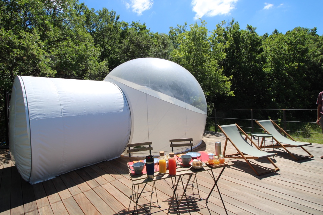 Bulle "Croix du Sud" — Nuit étoilée avec piscine chauffée à Drôme à Les Esplanes — environnement naturel