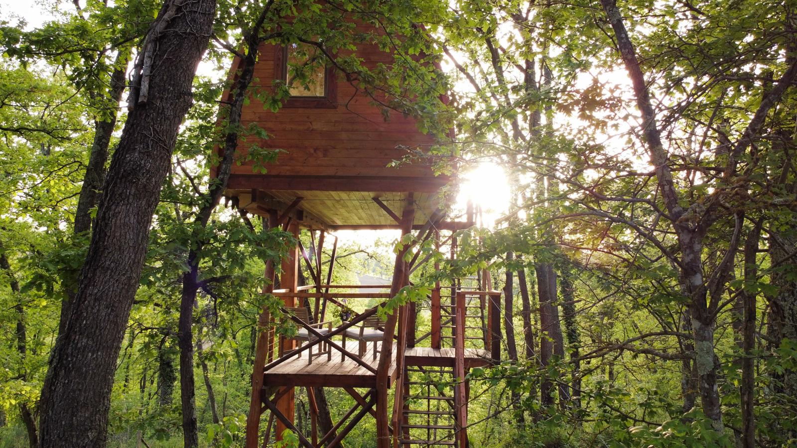 La cabane entre les cimes — Cabane sur pilotis avec vue panoramique à Haute-Garonne à Rieumes — espace de vie