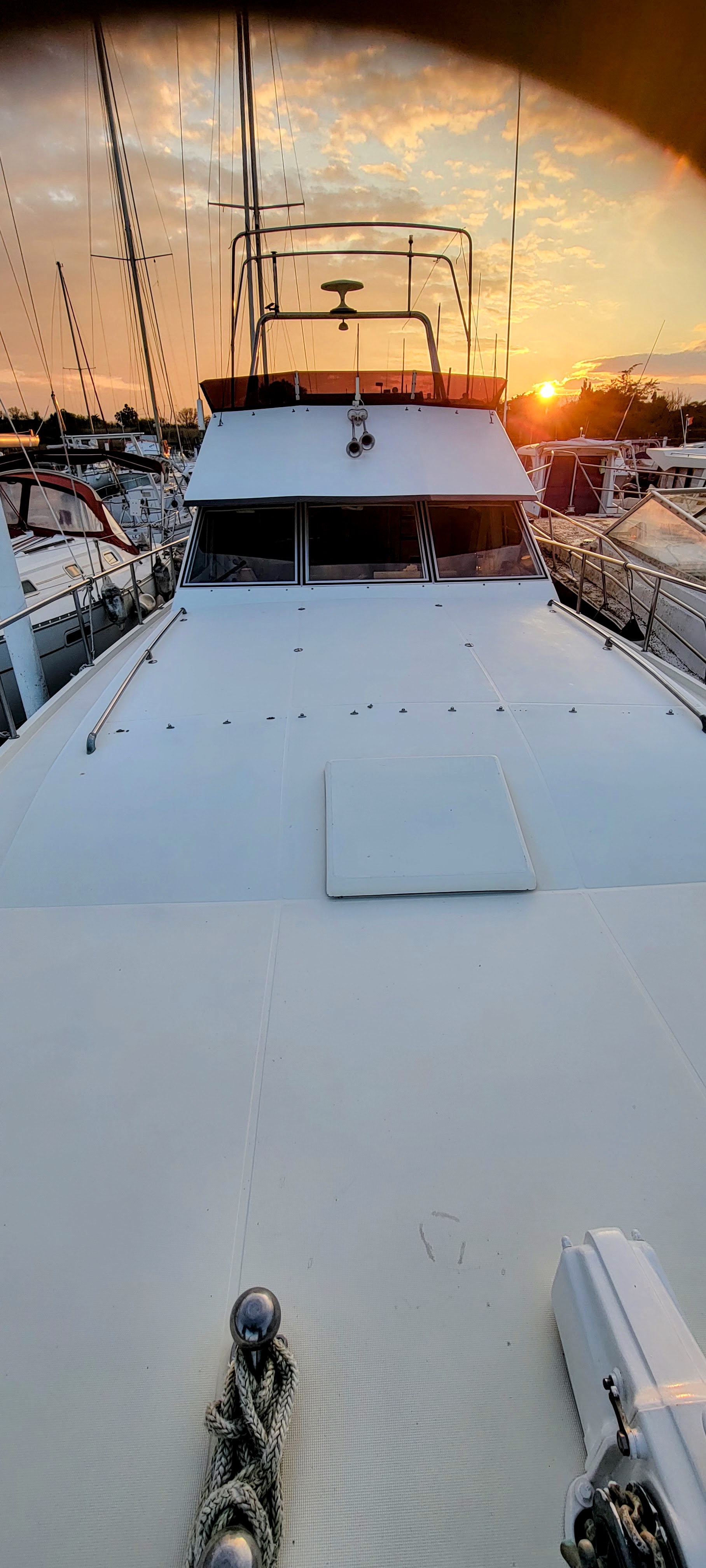 BATEAU de STANDING tout confort — Péniche avec spa à Pyrénées-Orientales à Le Barcarès — vue intérieure