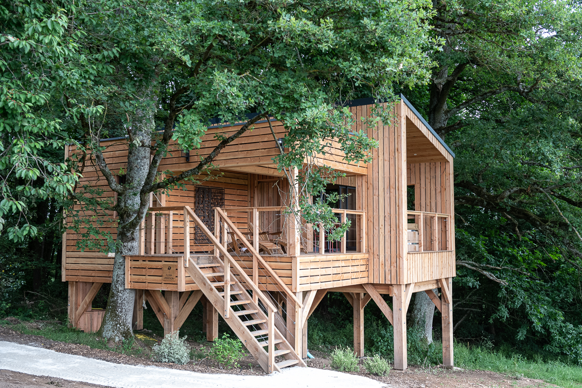 Flora Pertica : une cabane sur pilotis au cœur de la nature à Courcerault — vue intérieure