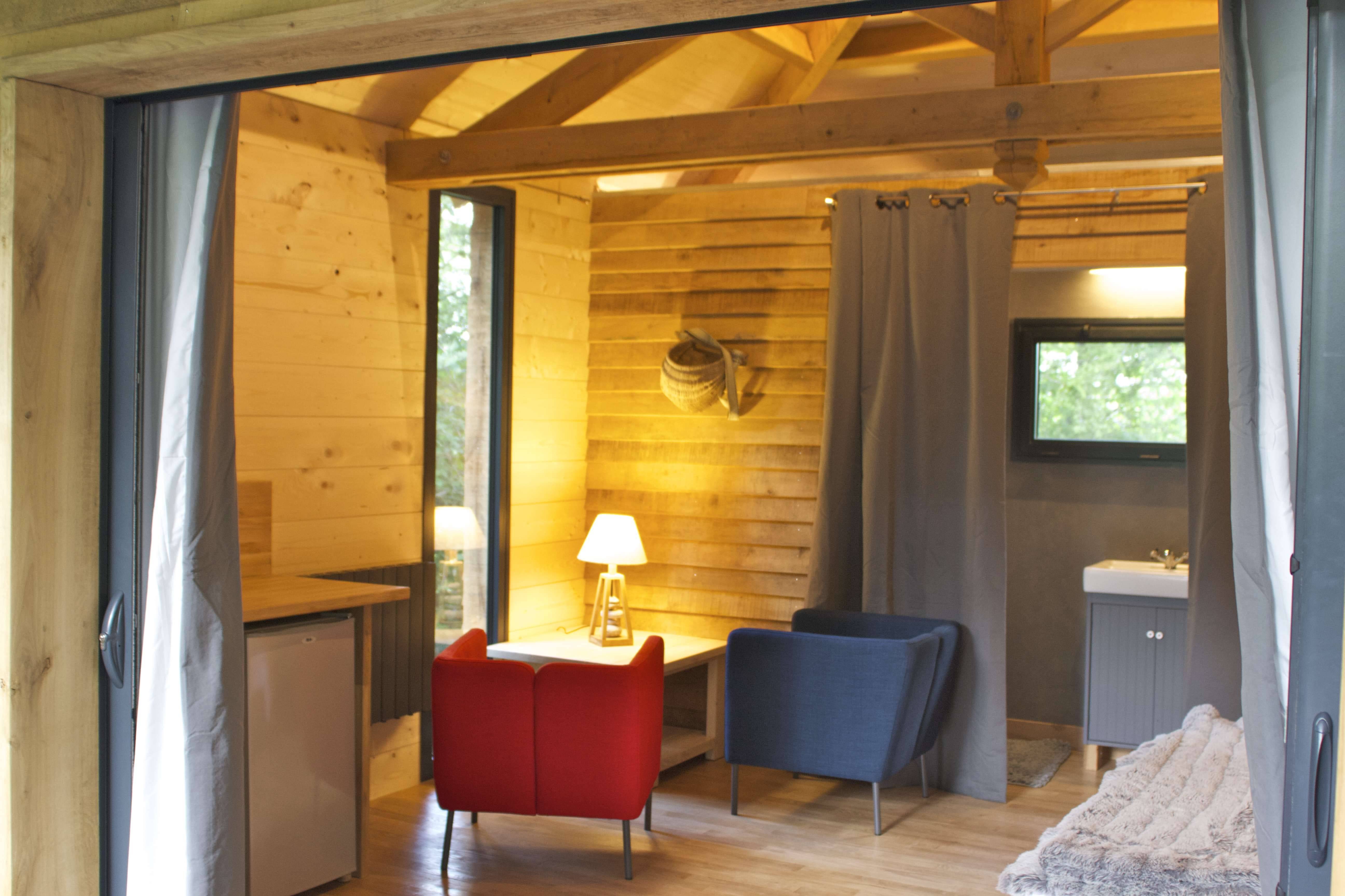 La Ligerienne : une cabane sur pilotis au cœur de la nature à Saint-Georges-Des-Sept-Voies — vue depuis la terrasse