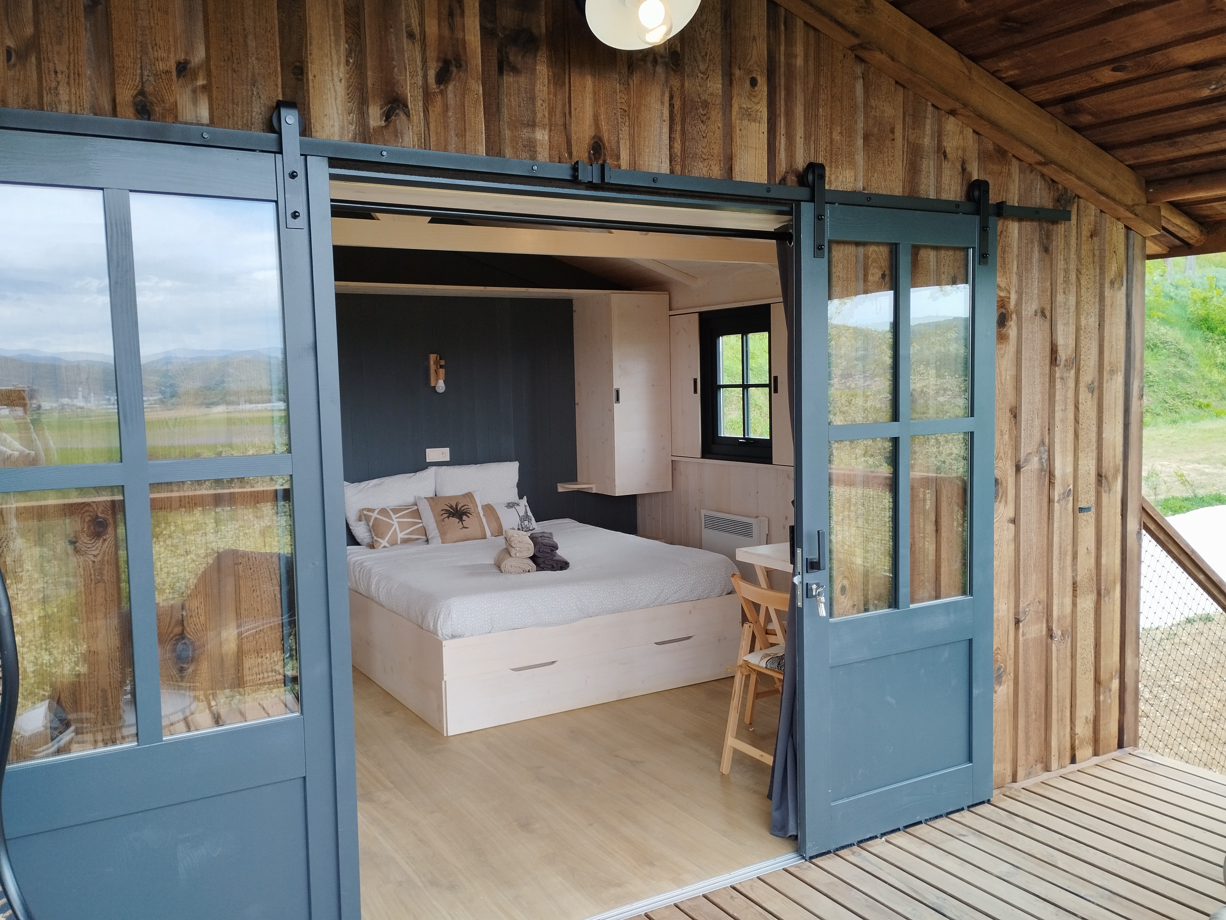 Évasion en cabane sur pilotis au cœur des Alpes à Auvergne-Rhône-Alpes — chambre
