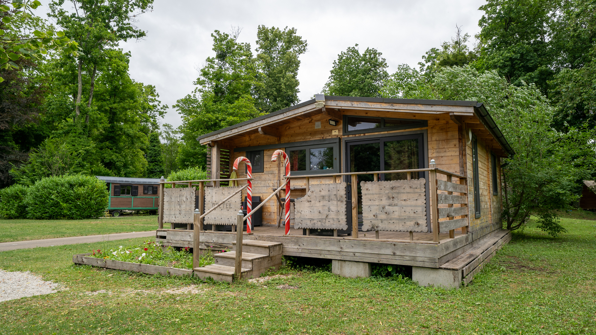 La maxi Cabane Gretel : une expérience immersive en Champagne-Ardenne — Cabane à Bar Sur Aube