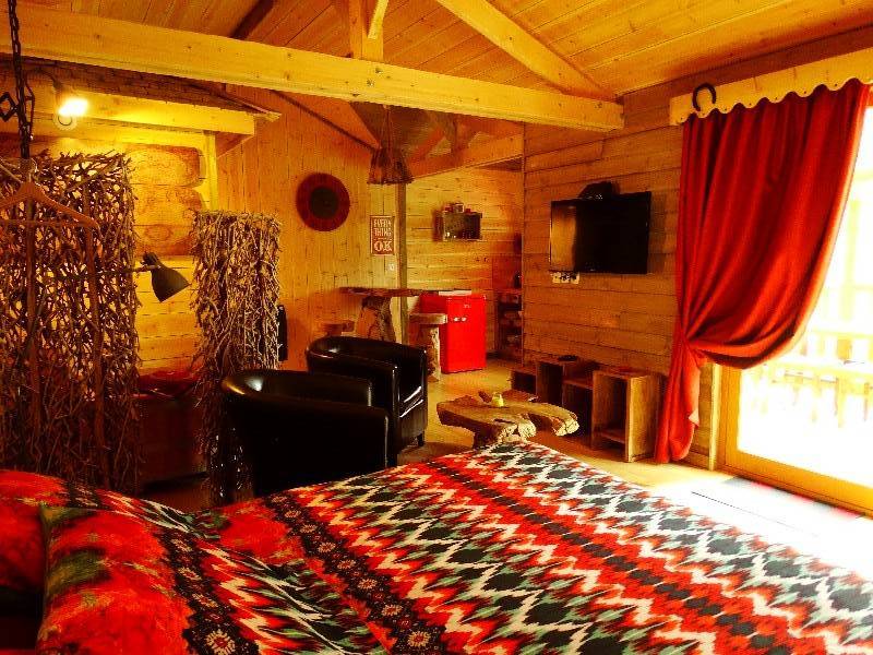 La Cabane de D'jo — Cabane sur pilotis avec baignoire en bois à Aisne à Neufchâtel-sur-Aisne — cuisine