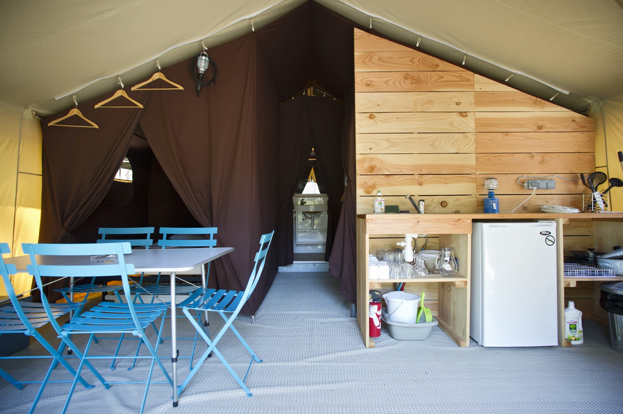 Tente Sweet + Saumur : un lodge safari au cœur de la nature à Saumur — espace de vie
