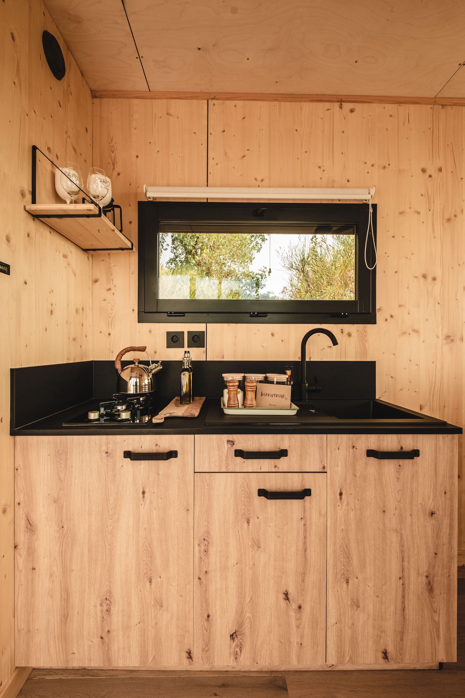 Une escapade unique dans une tiny house au cœur de la Provence à Trets — chambre
