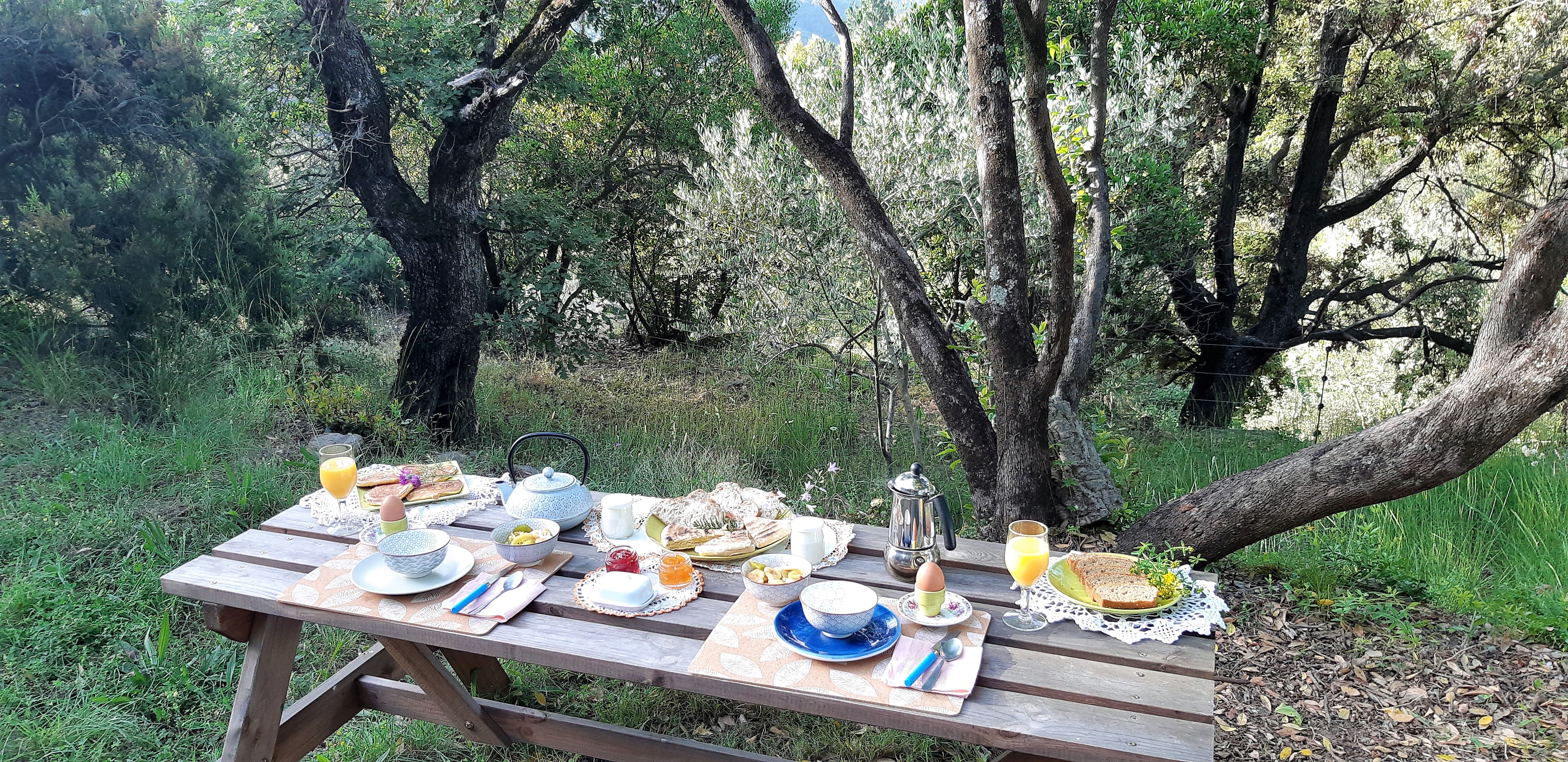 La Roulotte Verte — Nuit cocooning avec spa à La ferme Blandine à La Valette-du-Var — salle de bain