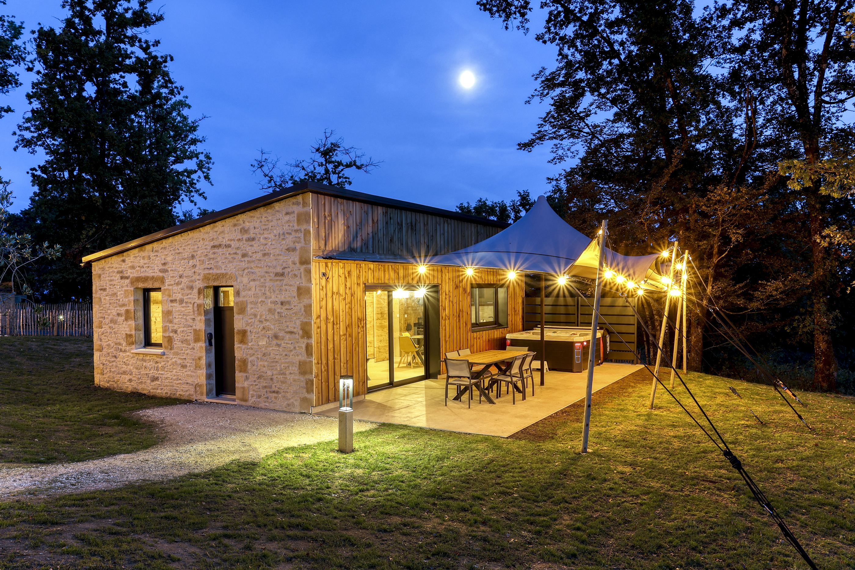 Lodge spa des Acacias : une maisonnette au cœur de la Dordogne à Sarlat — vue intérieure