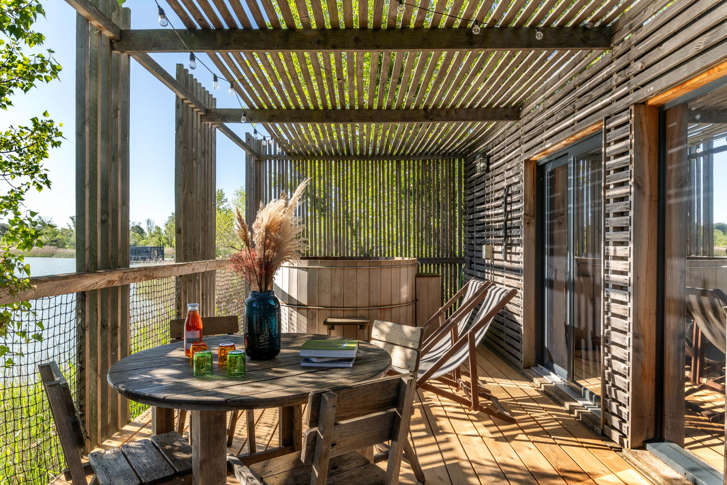 Cabane Spa Bohème : une expérience unique sur pilotis à Sorgues — environnement naturel