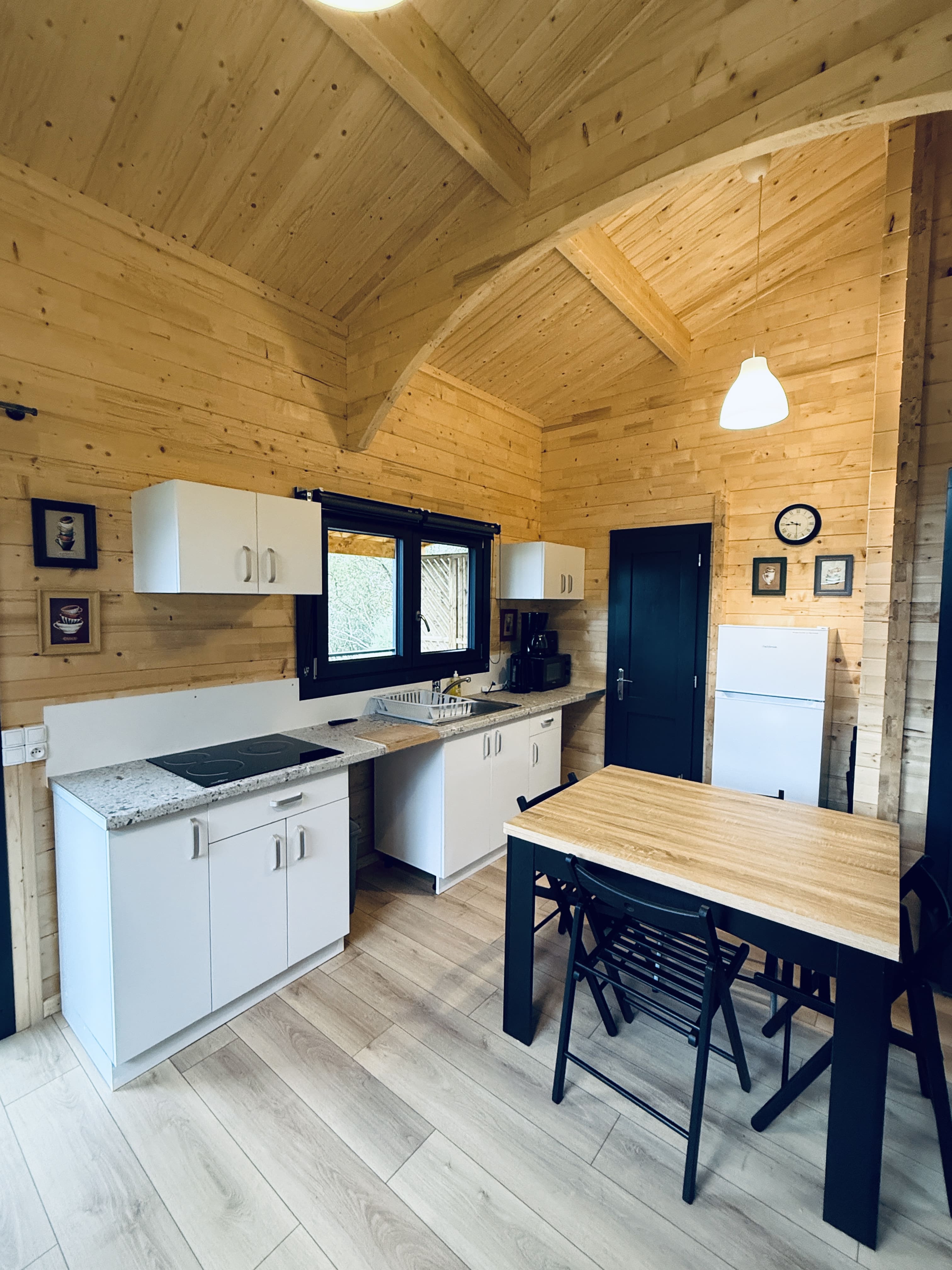 Lodge l'Epervier & Spa — Cabane sur pilotis panoramique à Ain à Serrieres-Sur-Ain — salle de bain