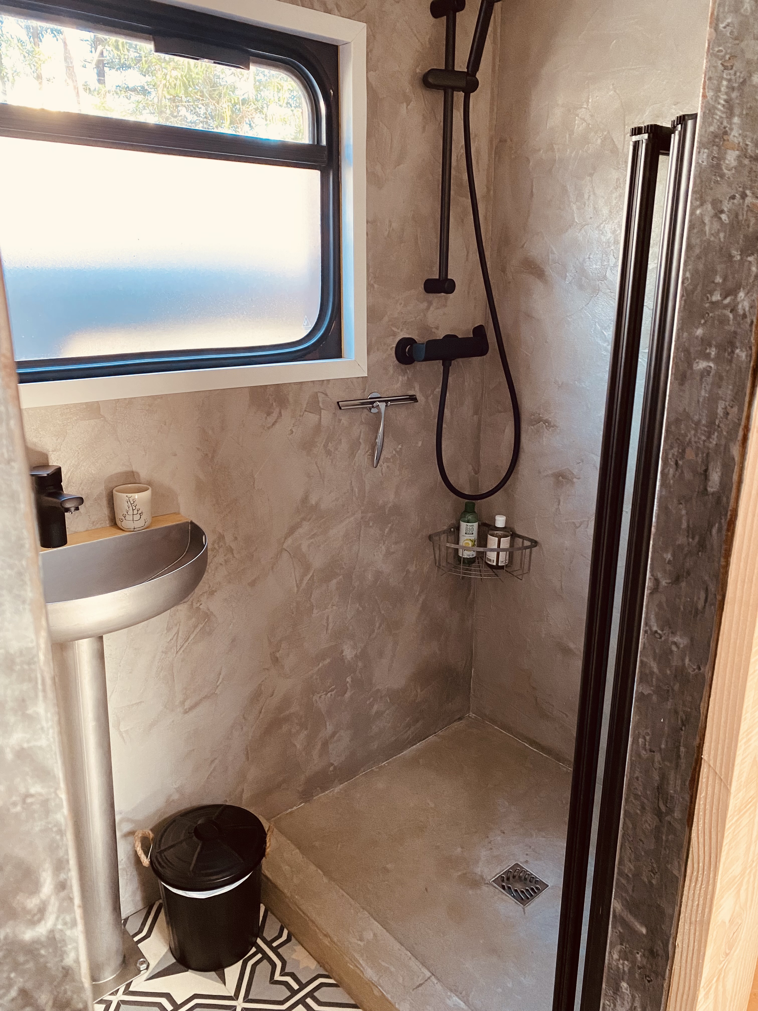 La Cabion — Tiny House avec spa à Gard à Nîmes — détail architectural