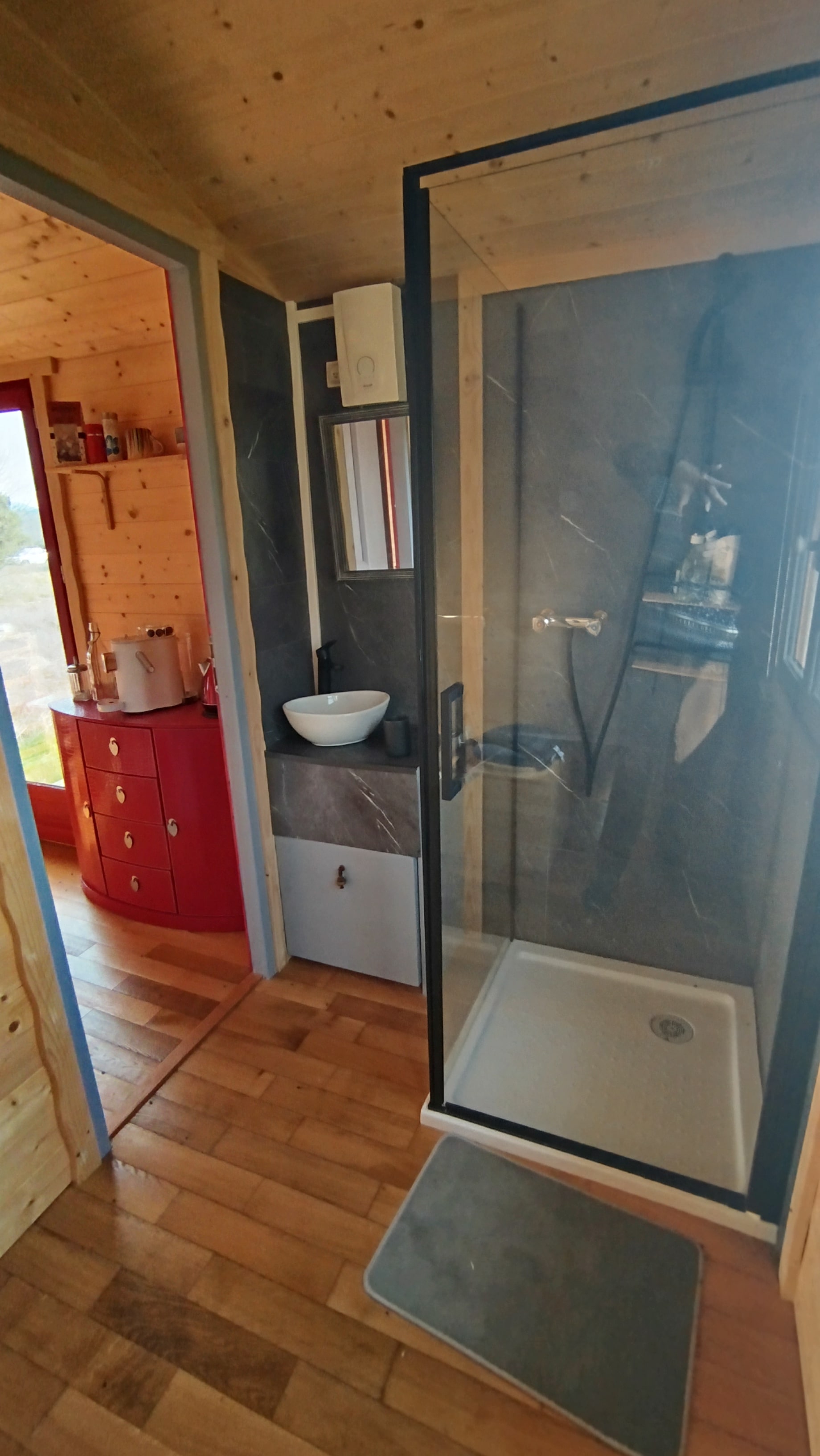 RIALYS - Roulotte avec spa en Drôme Provençale à Montélimar — détail architectural