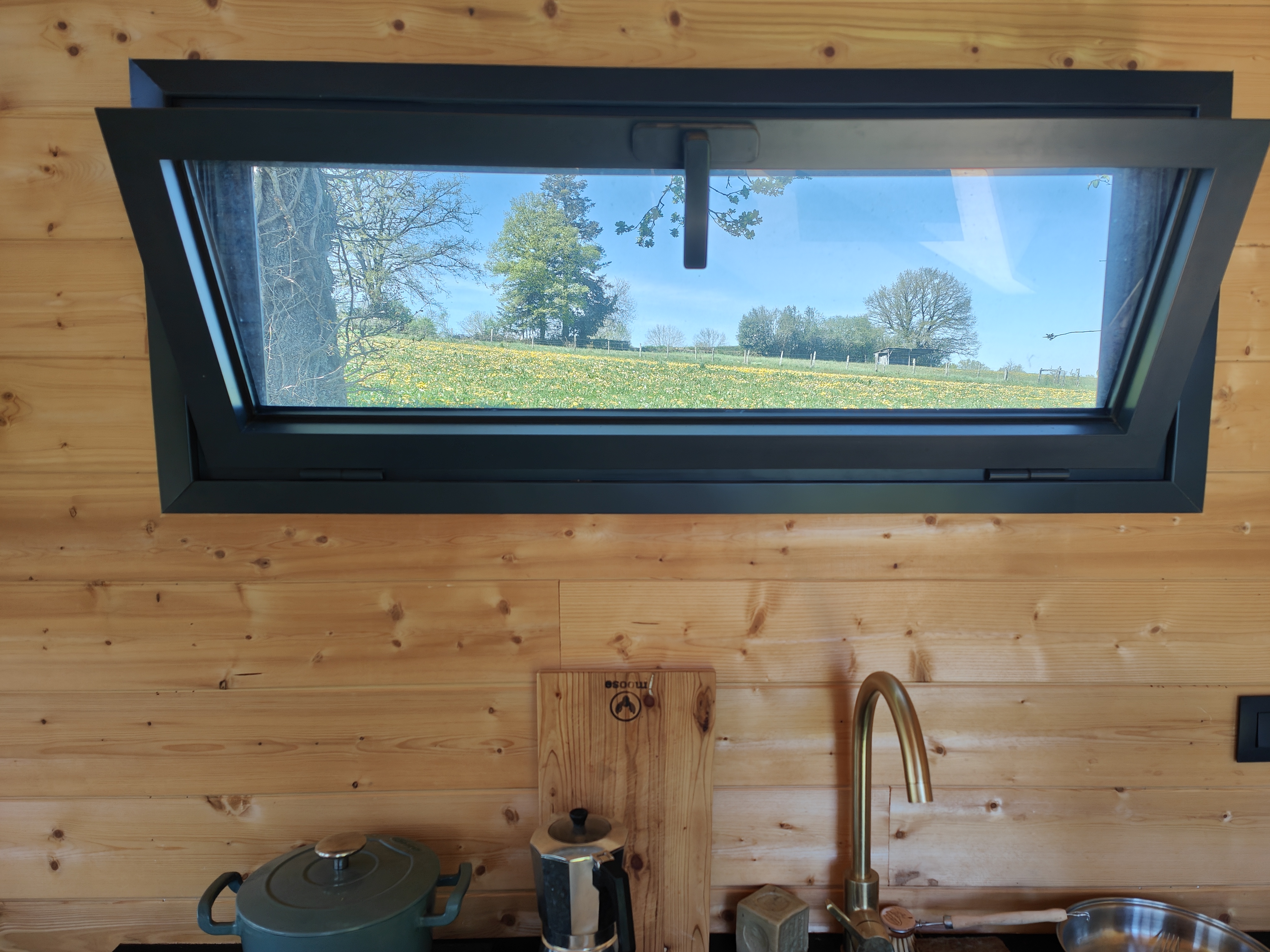 Moose Tiny House : une escapade insolite en Auvergne à Saint Jacques D'ambur — salle de bain