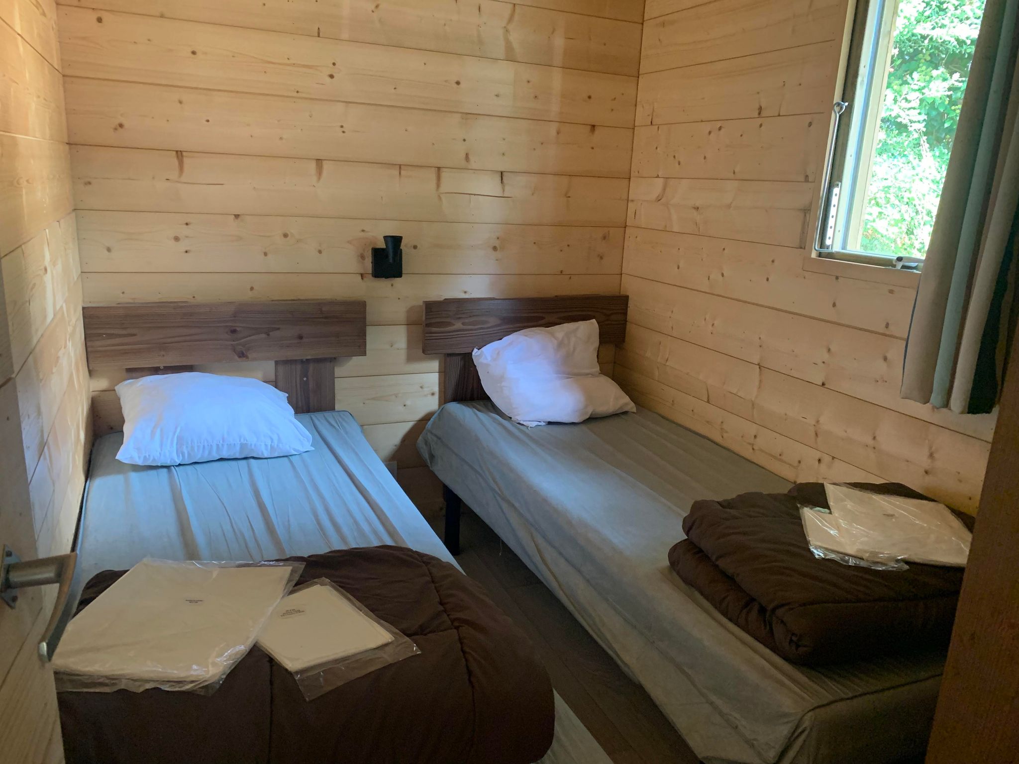 Cabane Family : une évasion en pleine nature à Guérande — chambre