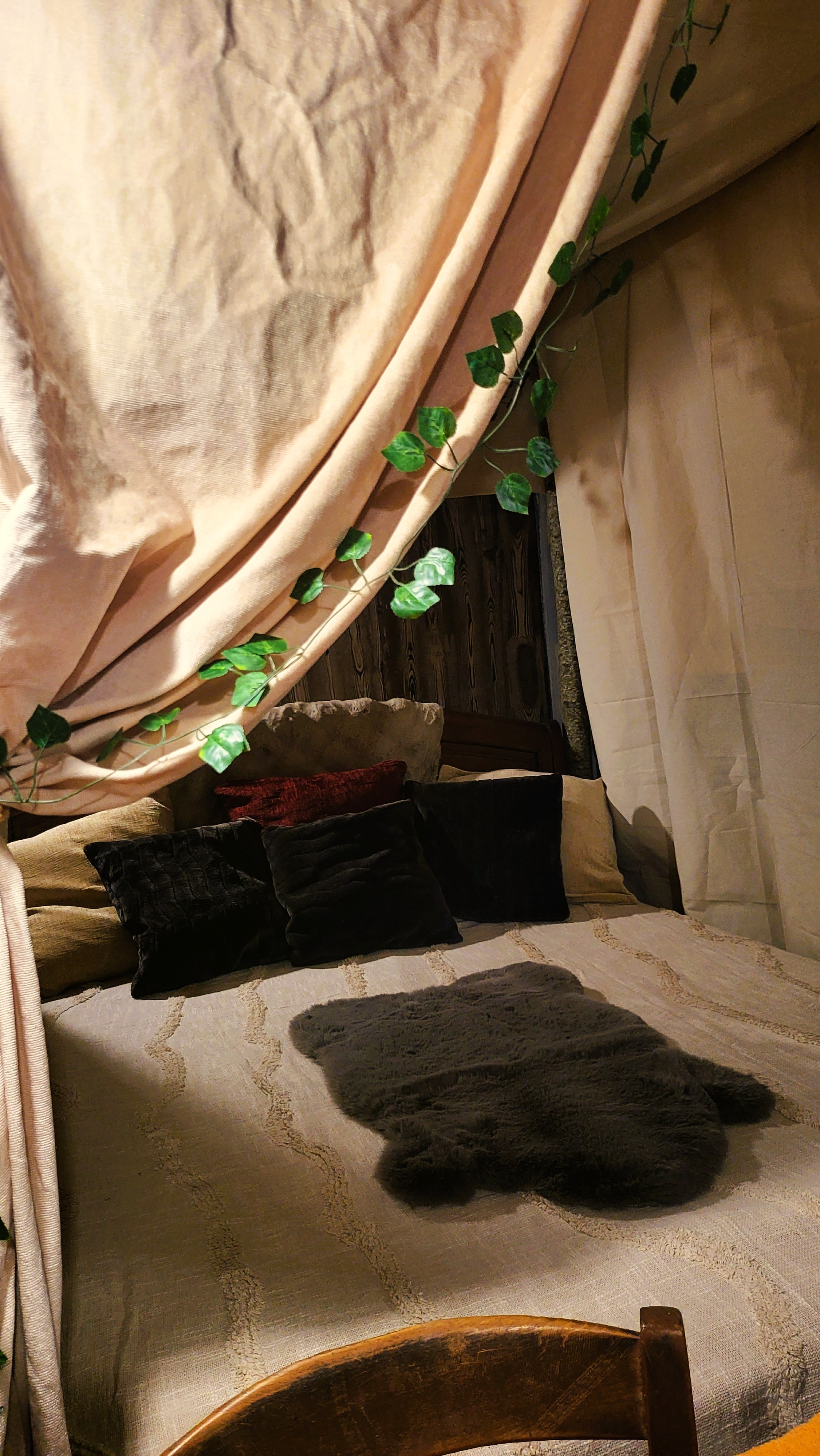 L'Auberge du Trône — Chambre à thème avec jacuzzi à Loire à Saint-Étienne — environnement naturel