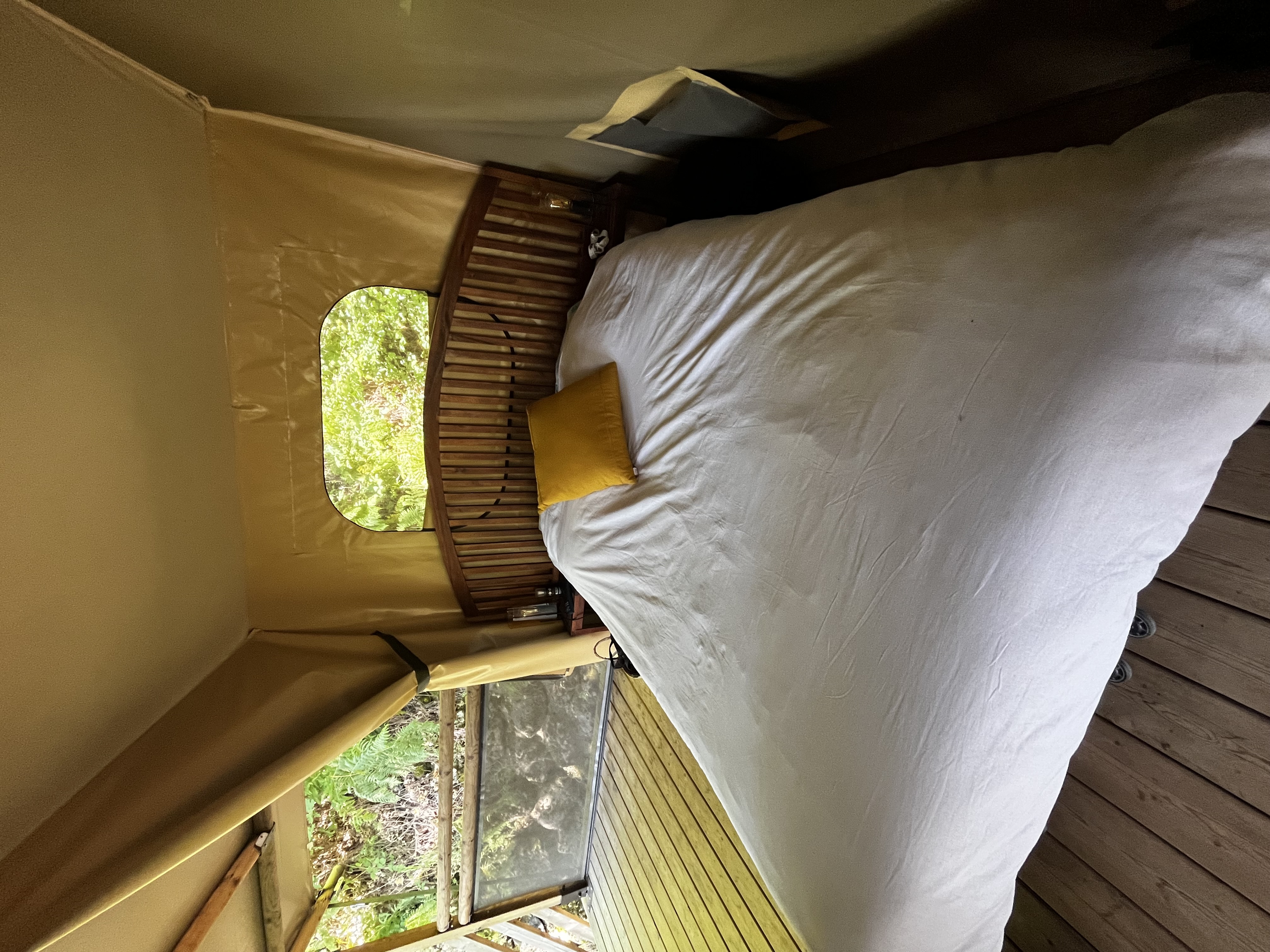 Lodge Confort Carladès : une immersion au cœur de la nature à Thérondels — chambre