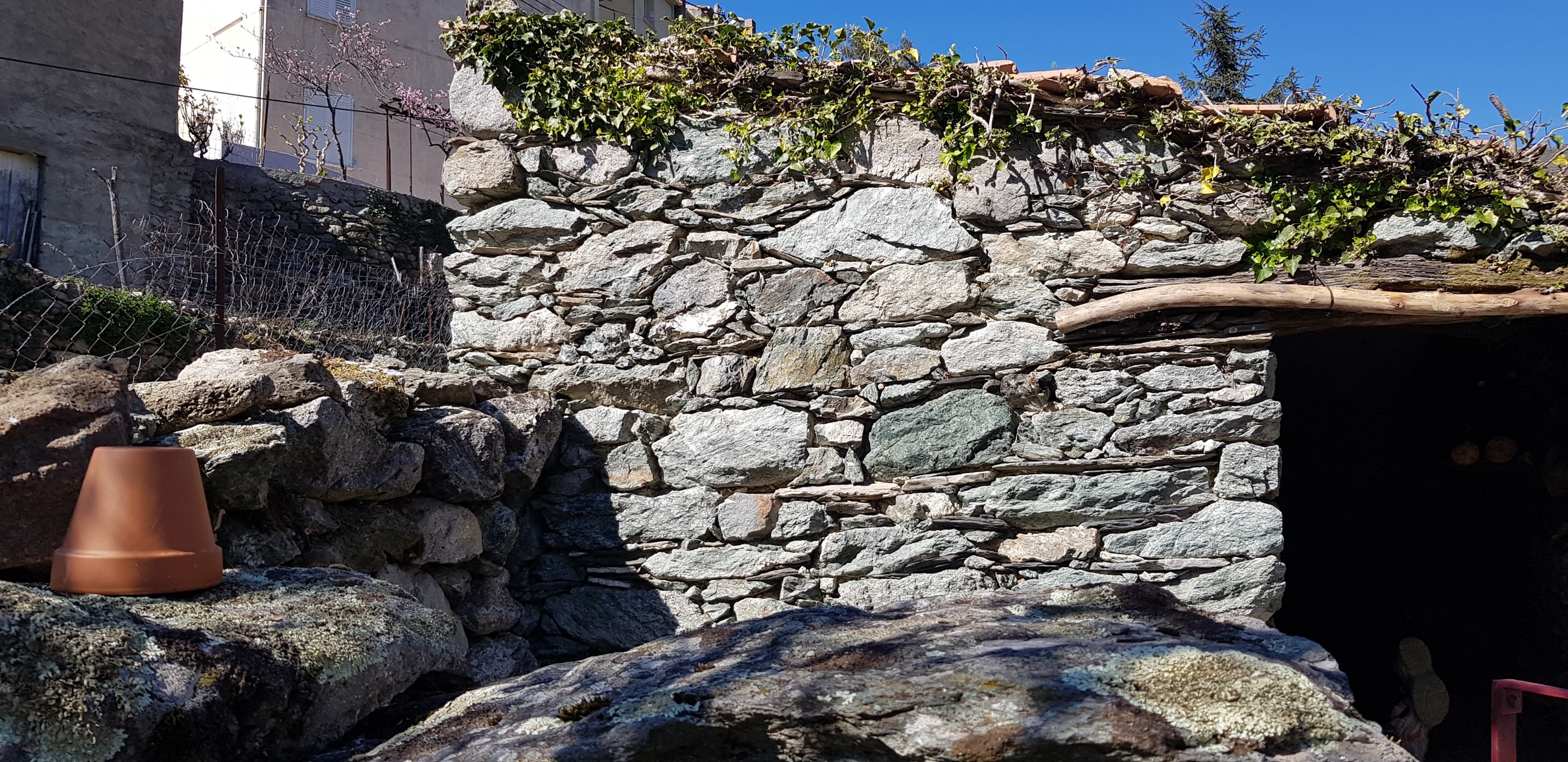 U Paliaghju : un cabanon authentique en Corse à Santa-Lucia-Di-Mercurio — vue intérieure