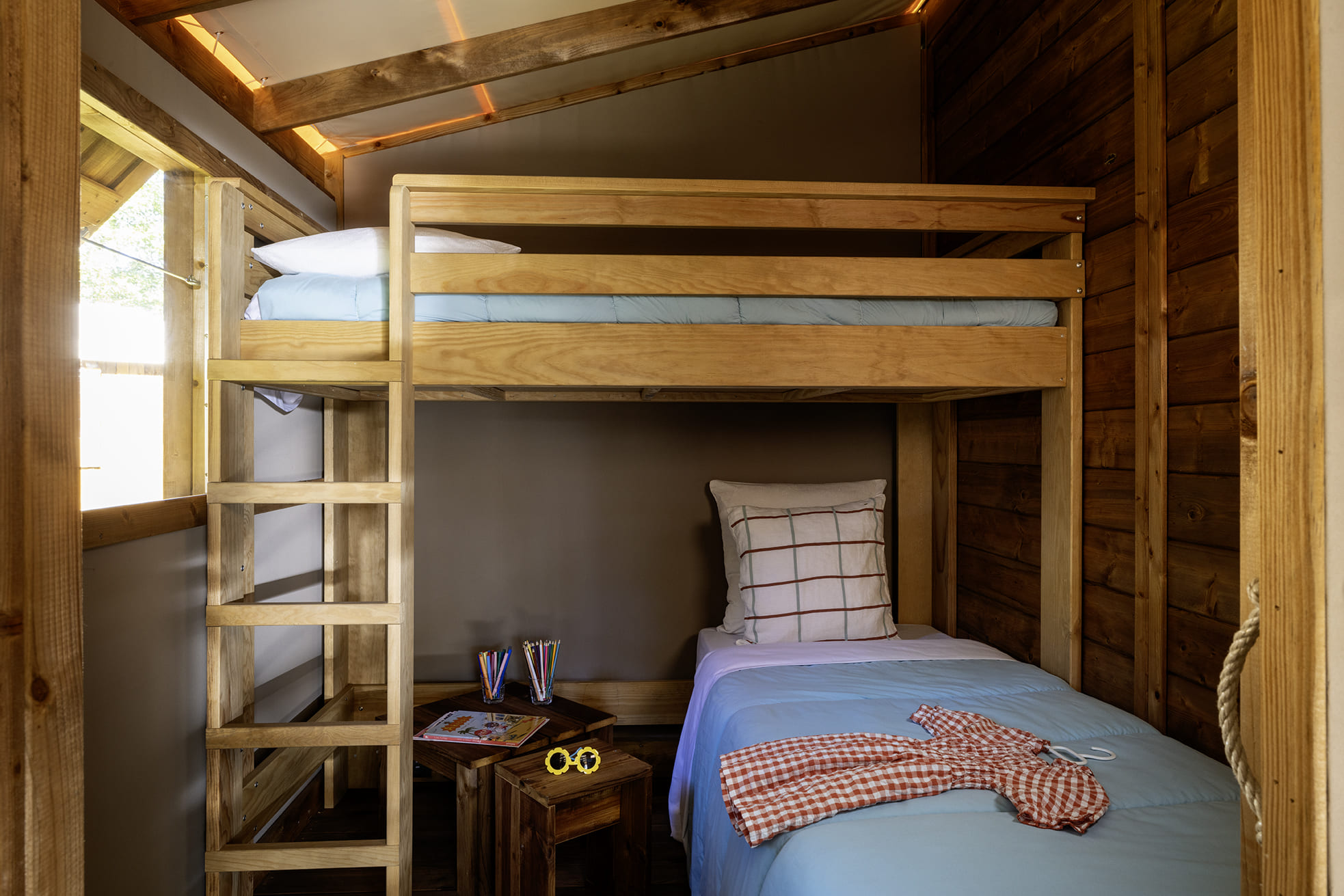 Cosyflower — Cabane sur pilotis avec spa à La Davière Plage à Saint-Jean-de-Monts — détail architectural