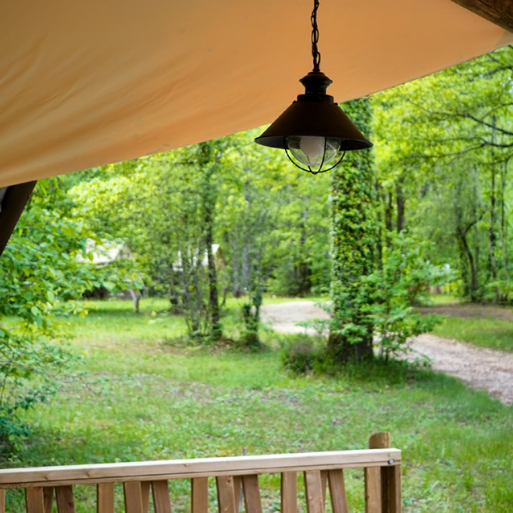 Lodge Evasion — Glamping avec spa à Lot à Cahors — détail architectural